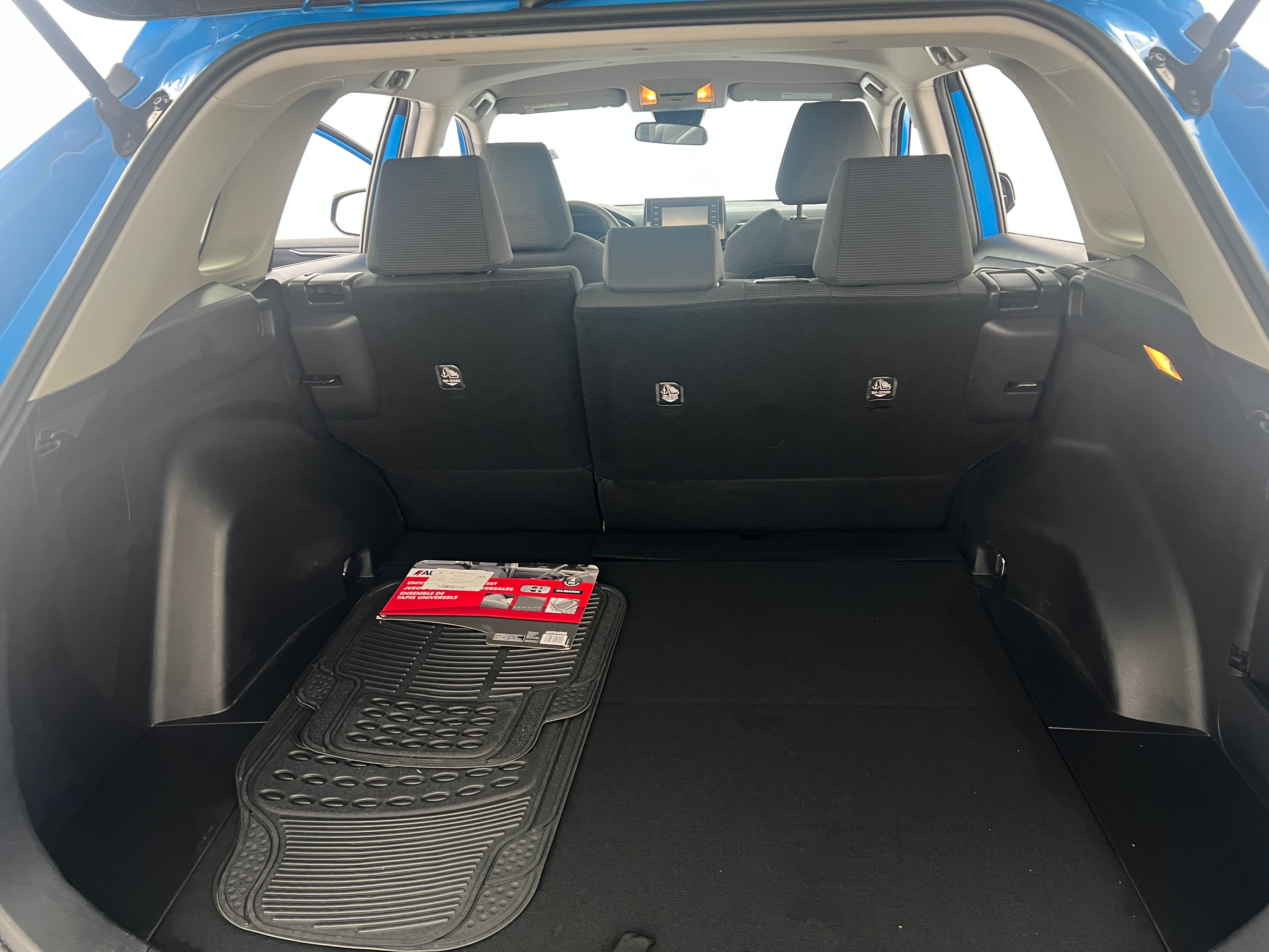 2020 Toyota RAV4 LE 7
