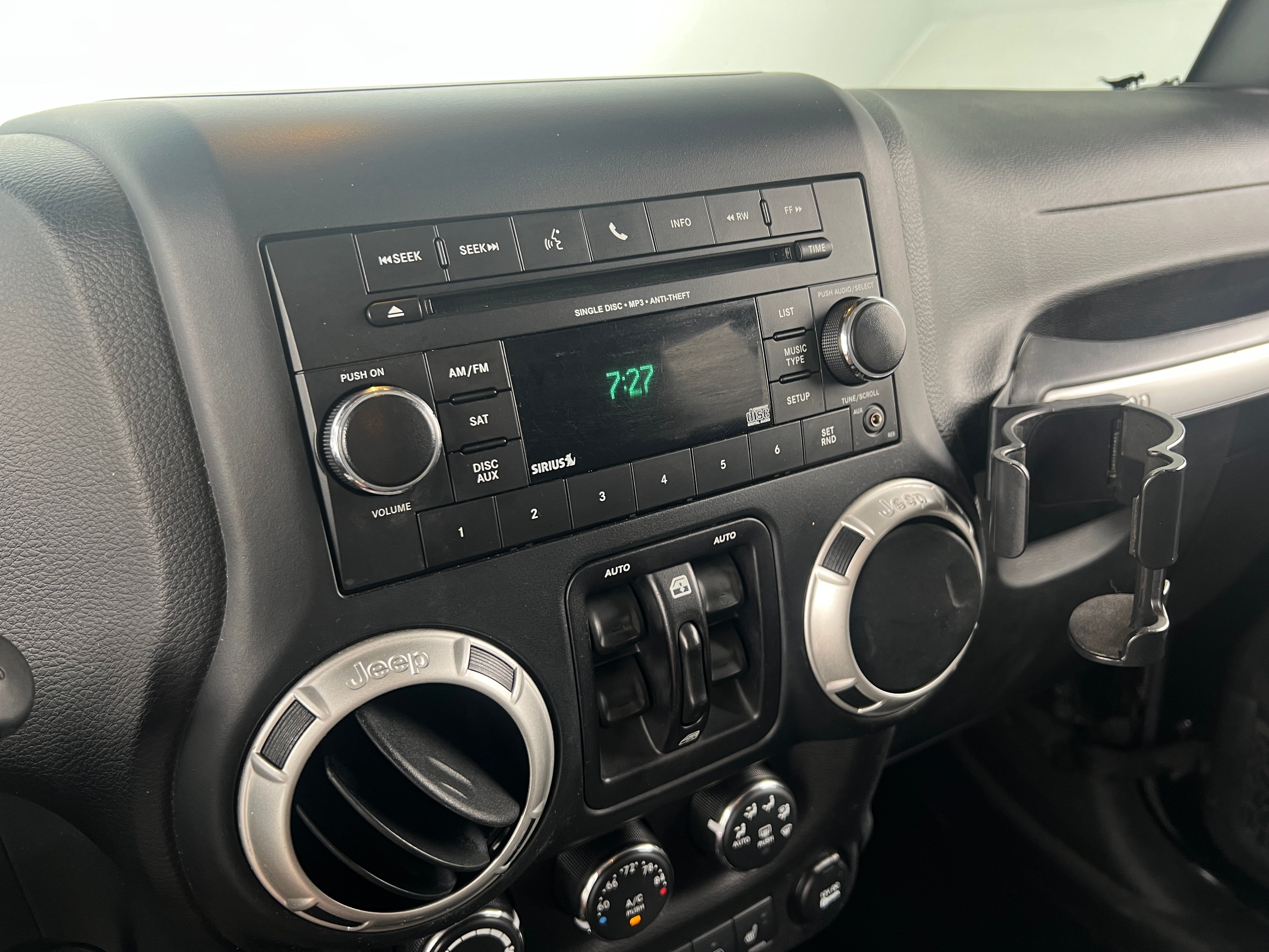 2018 Jeep Wrangler Unlimited Sahara 3