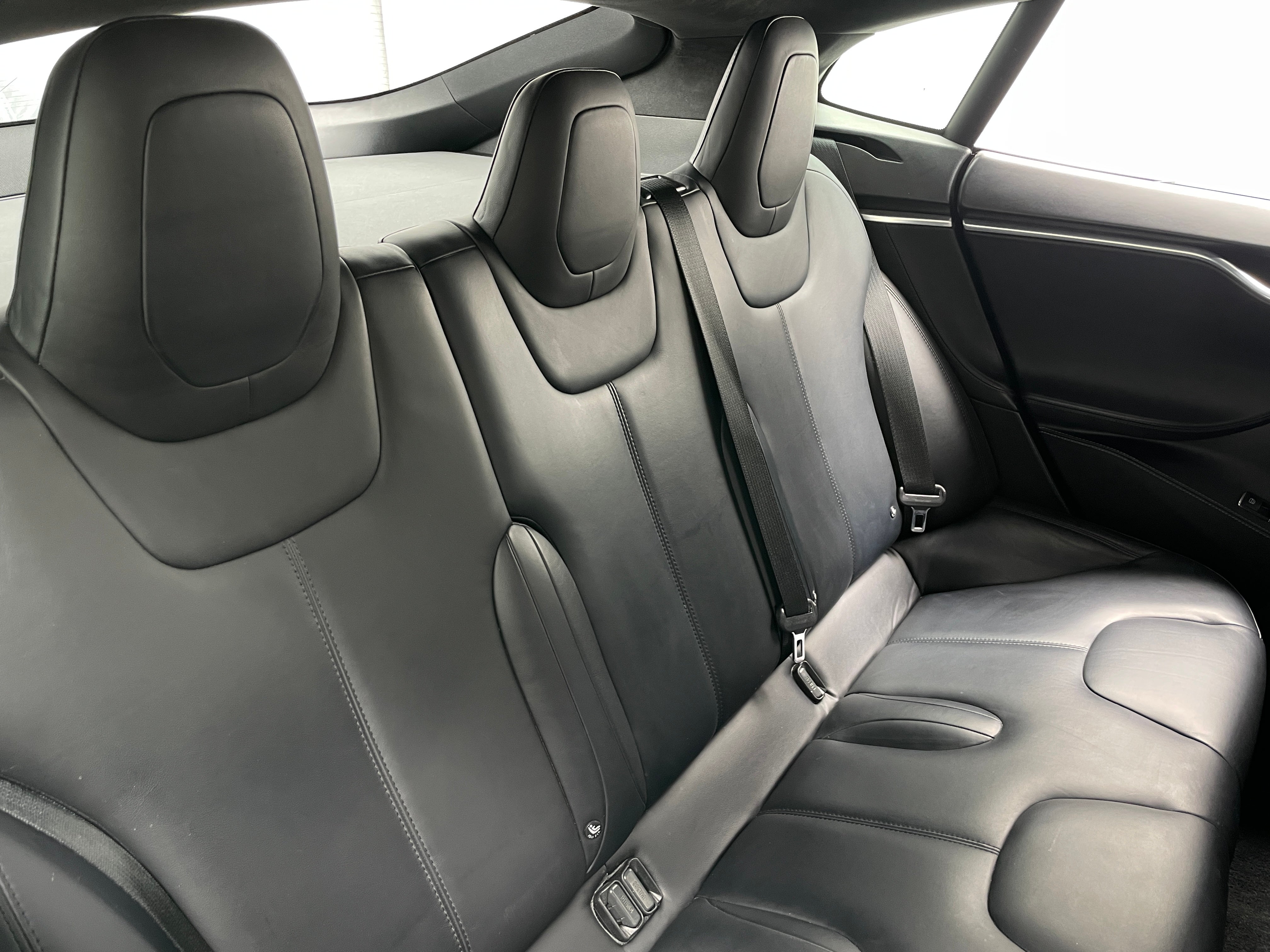 2016 Tesla Model S 90D 5