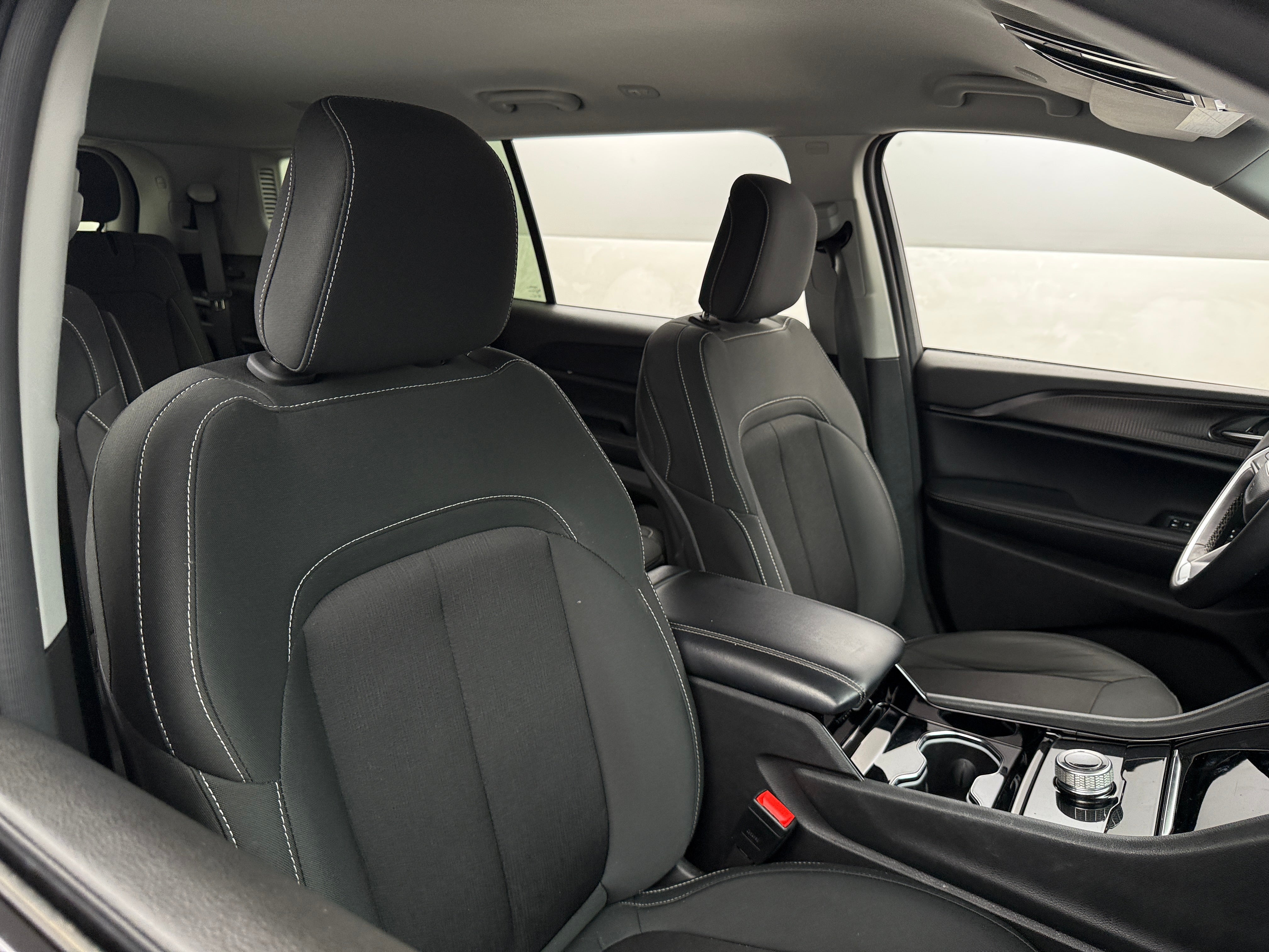 2023 Jeep Grand Cherokee L Laredo 2