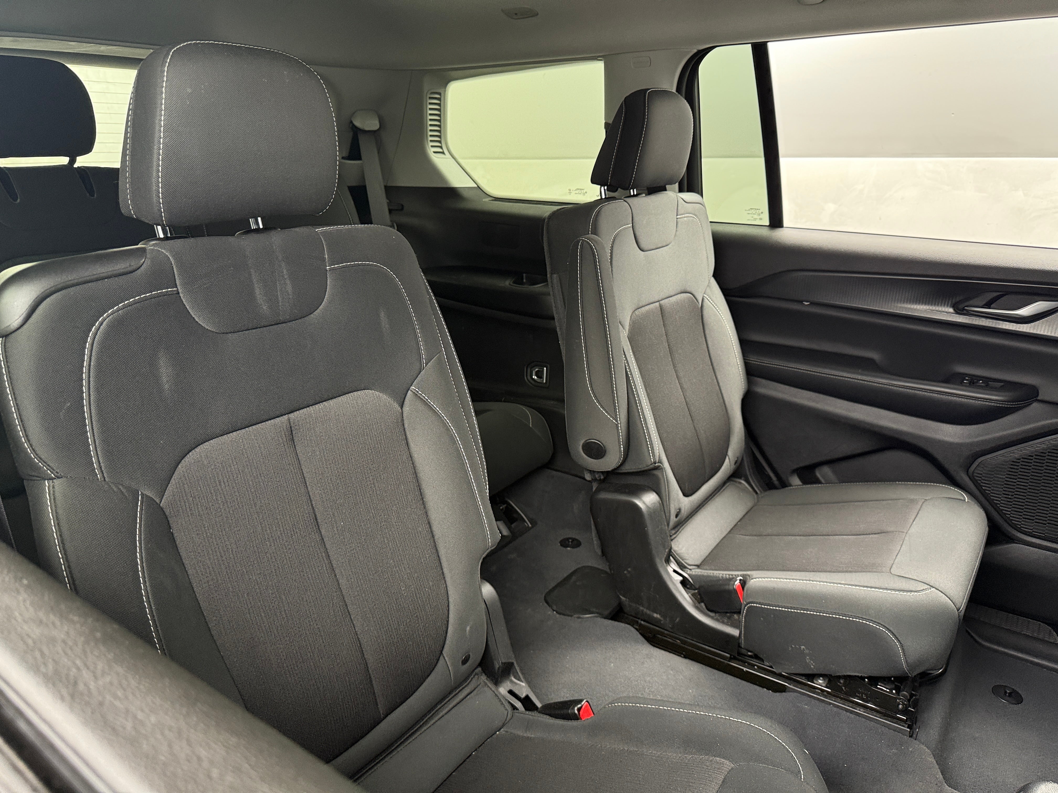 2023 Jeep Grand Cherokee L Laredo 6