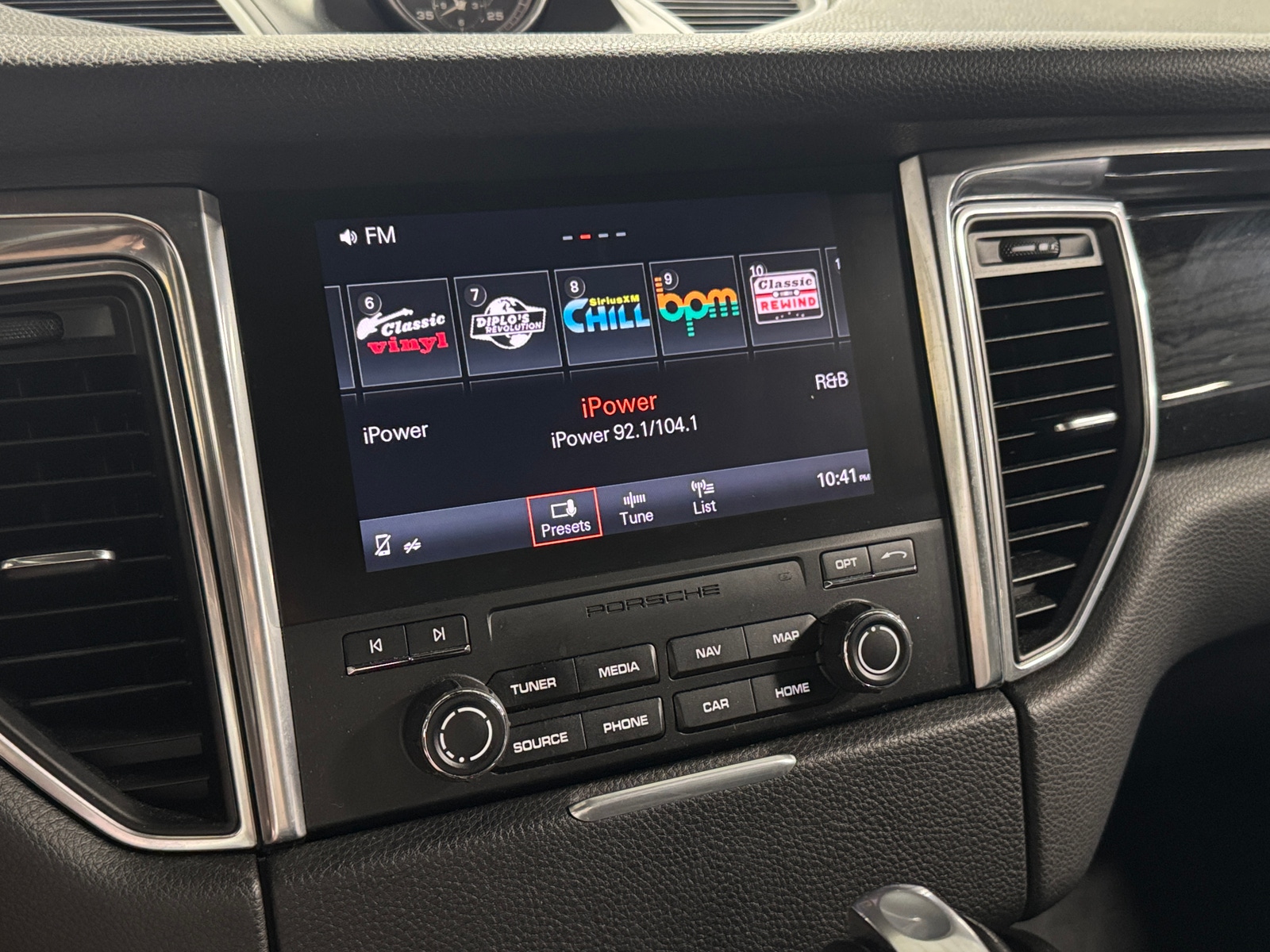 Thumbnail: 2017 Porsche Macan - 3