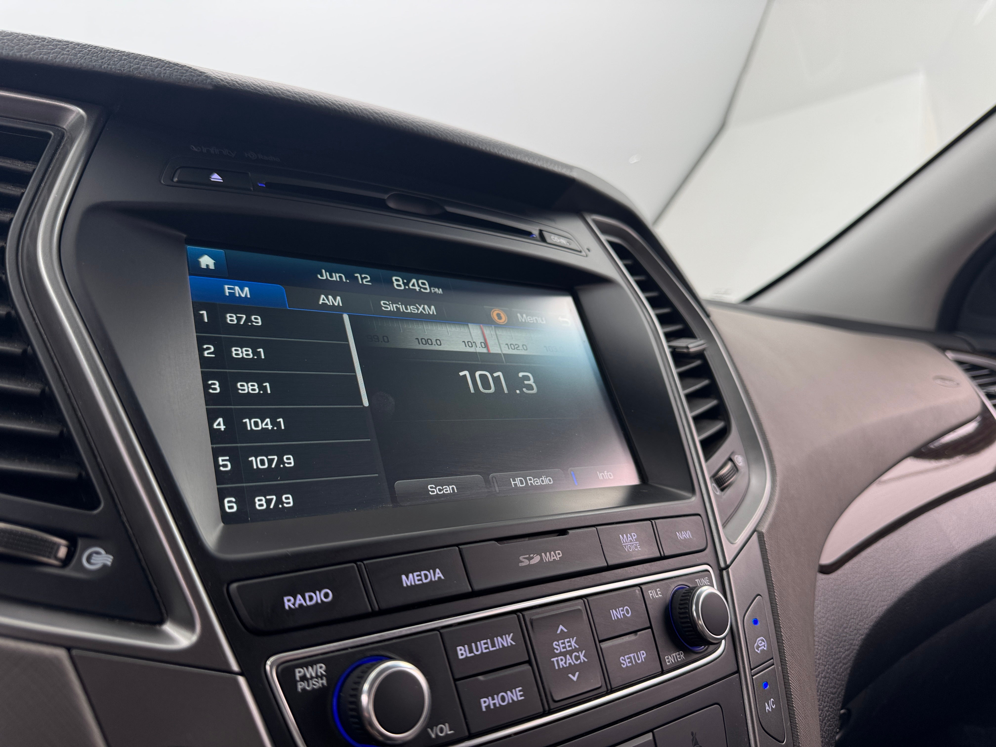 2017 Hyundai Santa Fe Sport 2.0T Ultimate 3