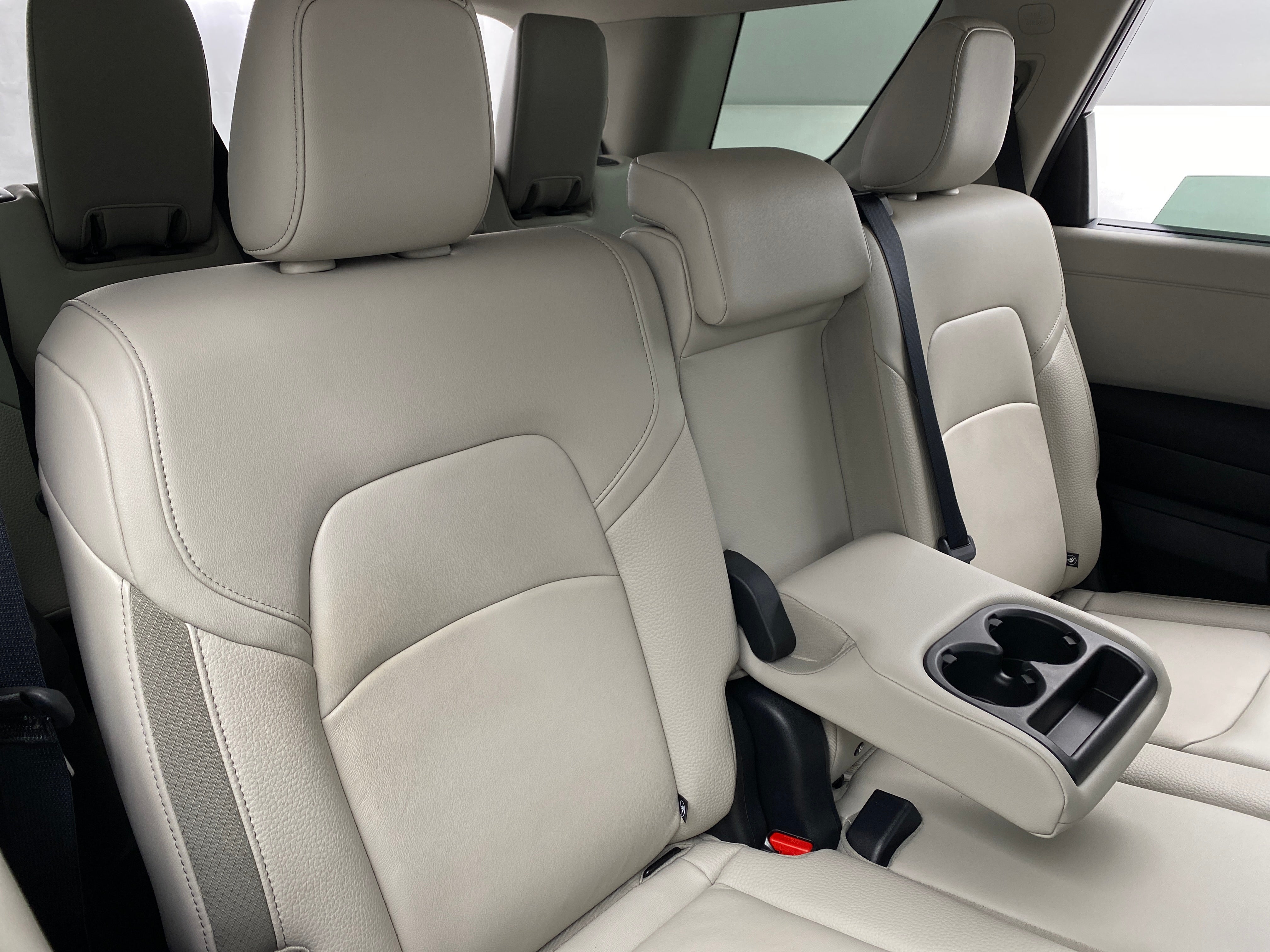 2024 Nissan Pathfinder SL 5