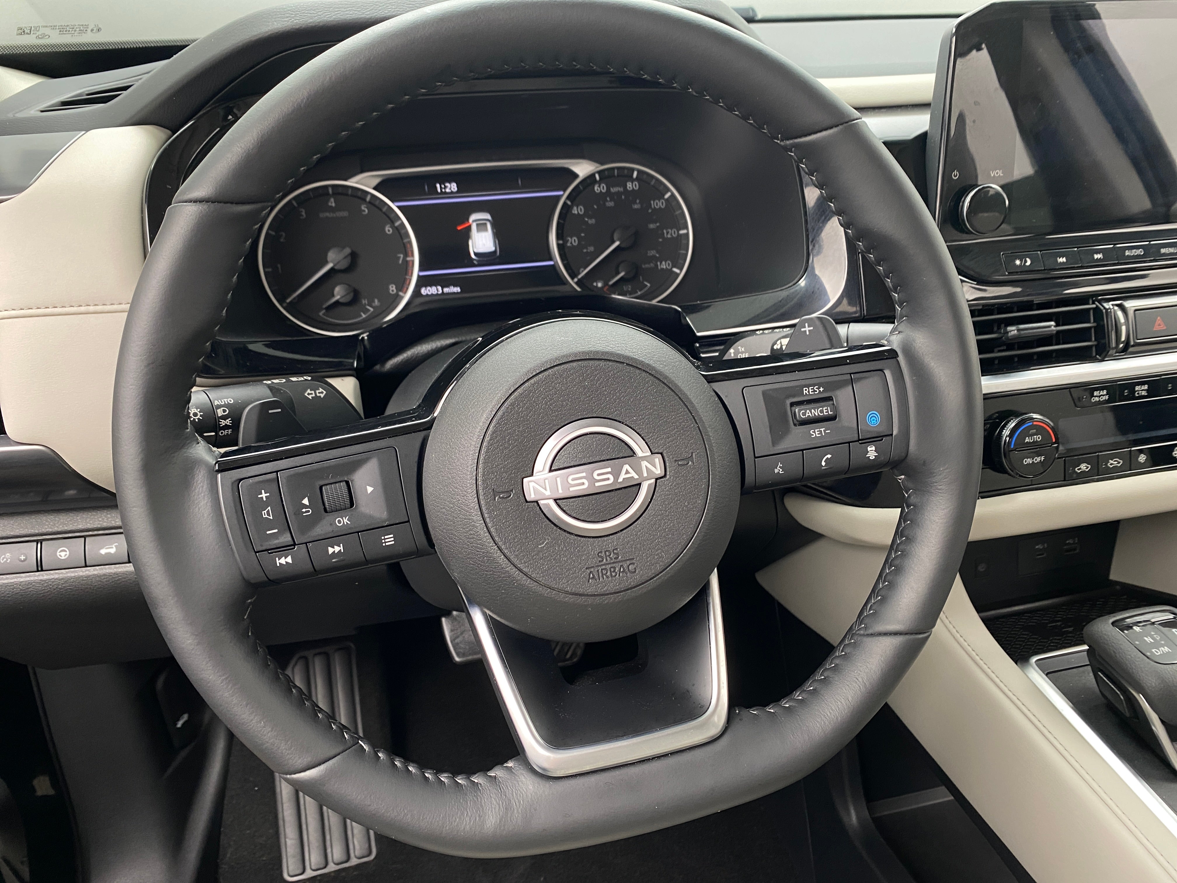 2024 Nissan Pathfinder SL 4