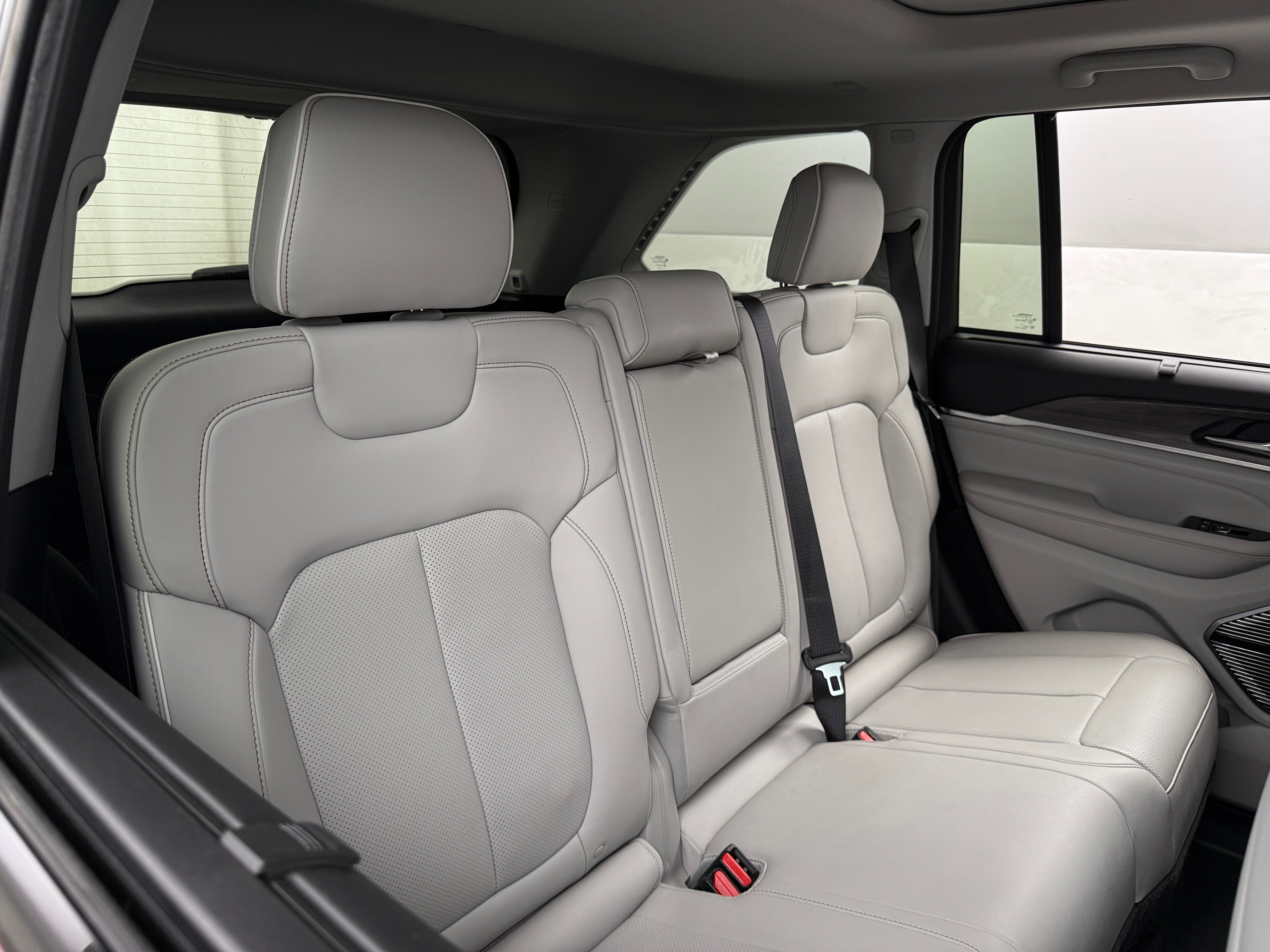 2022 Jeep Grand Cherokee Overland 5