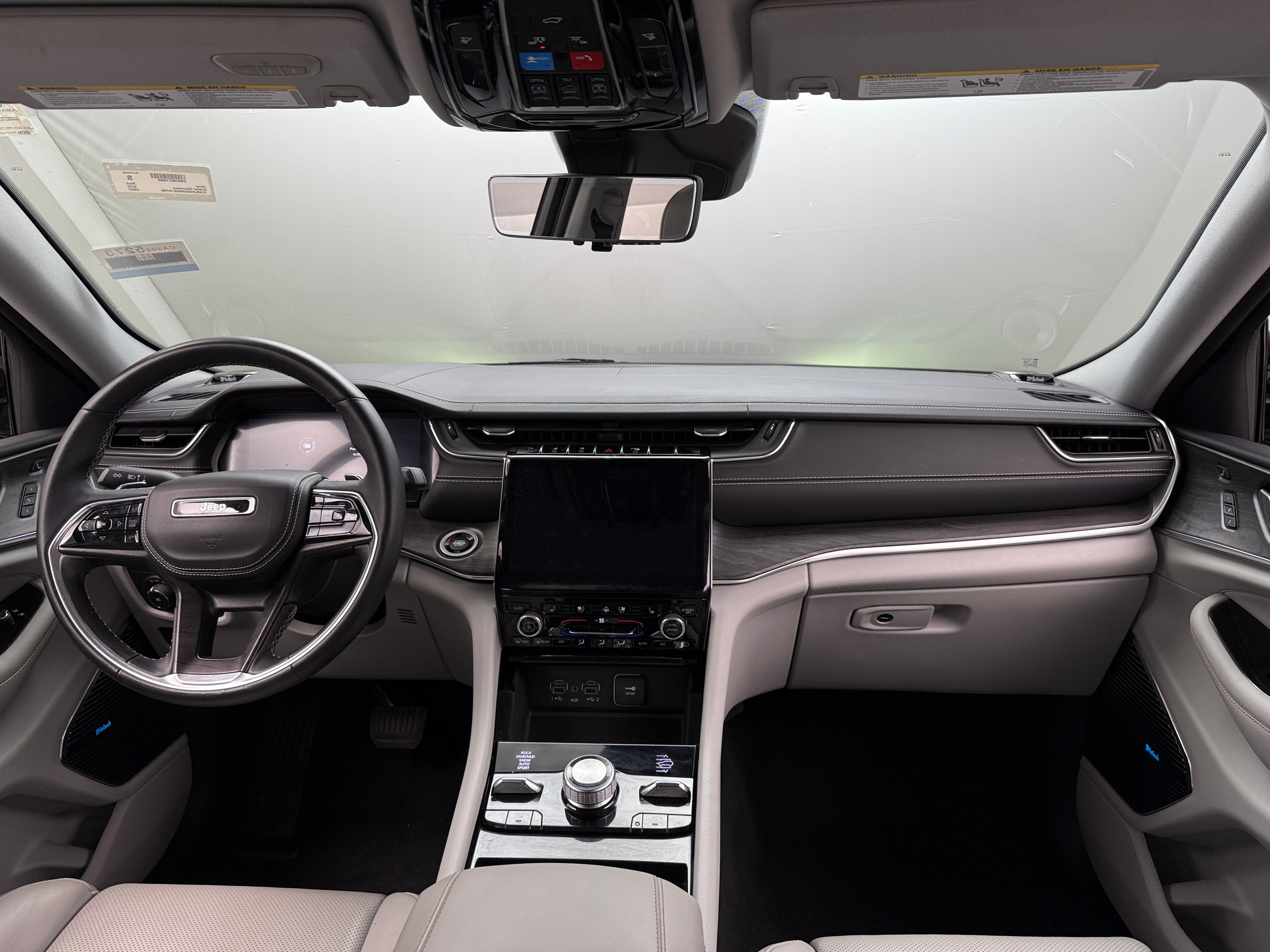 2022 Jeep Grand Cherokee Overland 2
