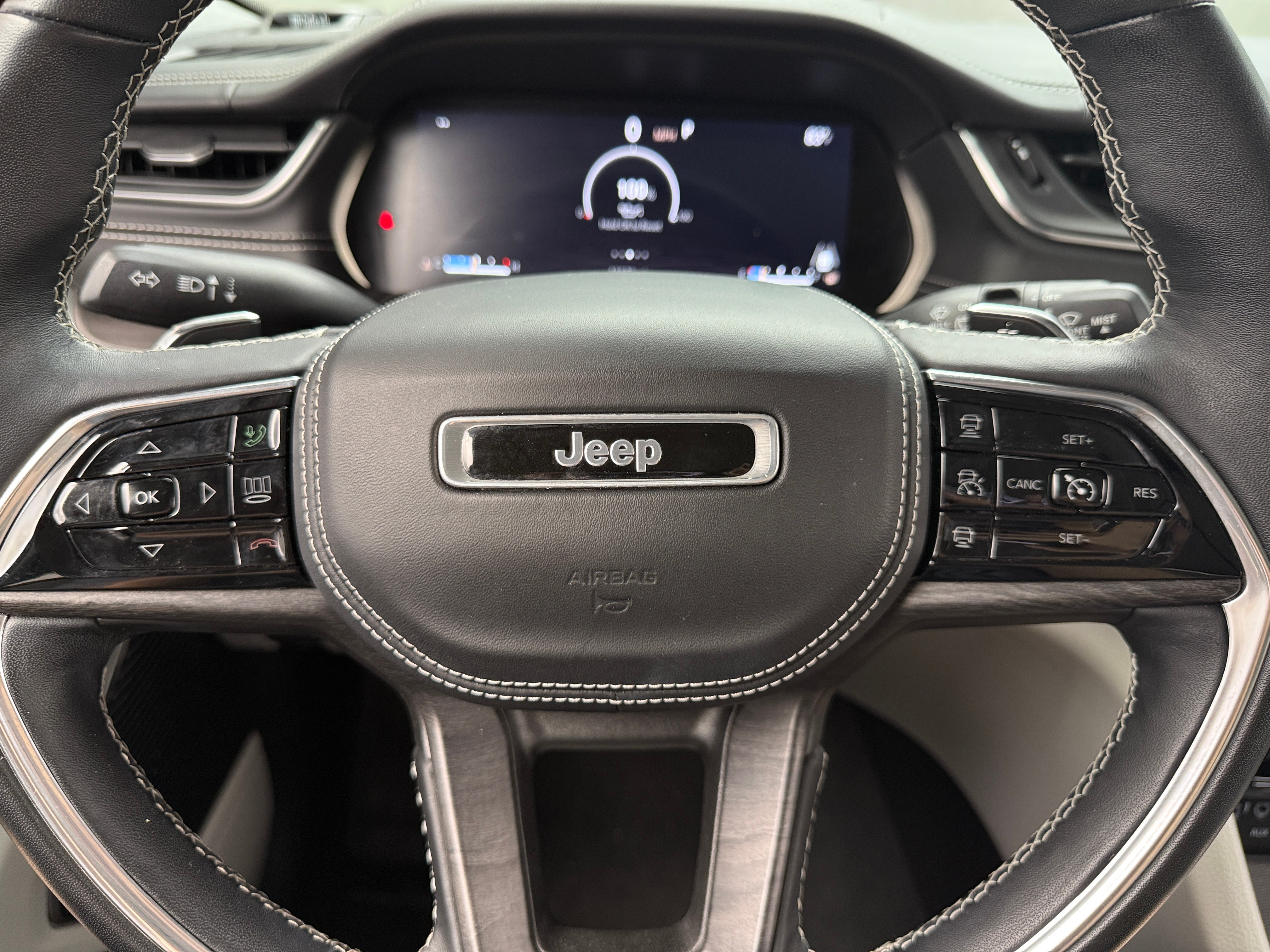 2022 Jeep Grand Cherokee Overland 4