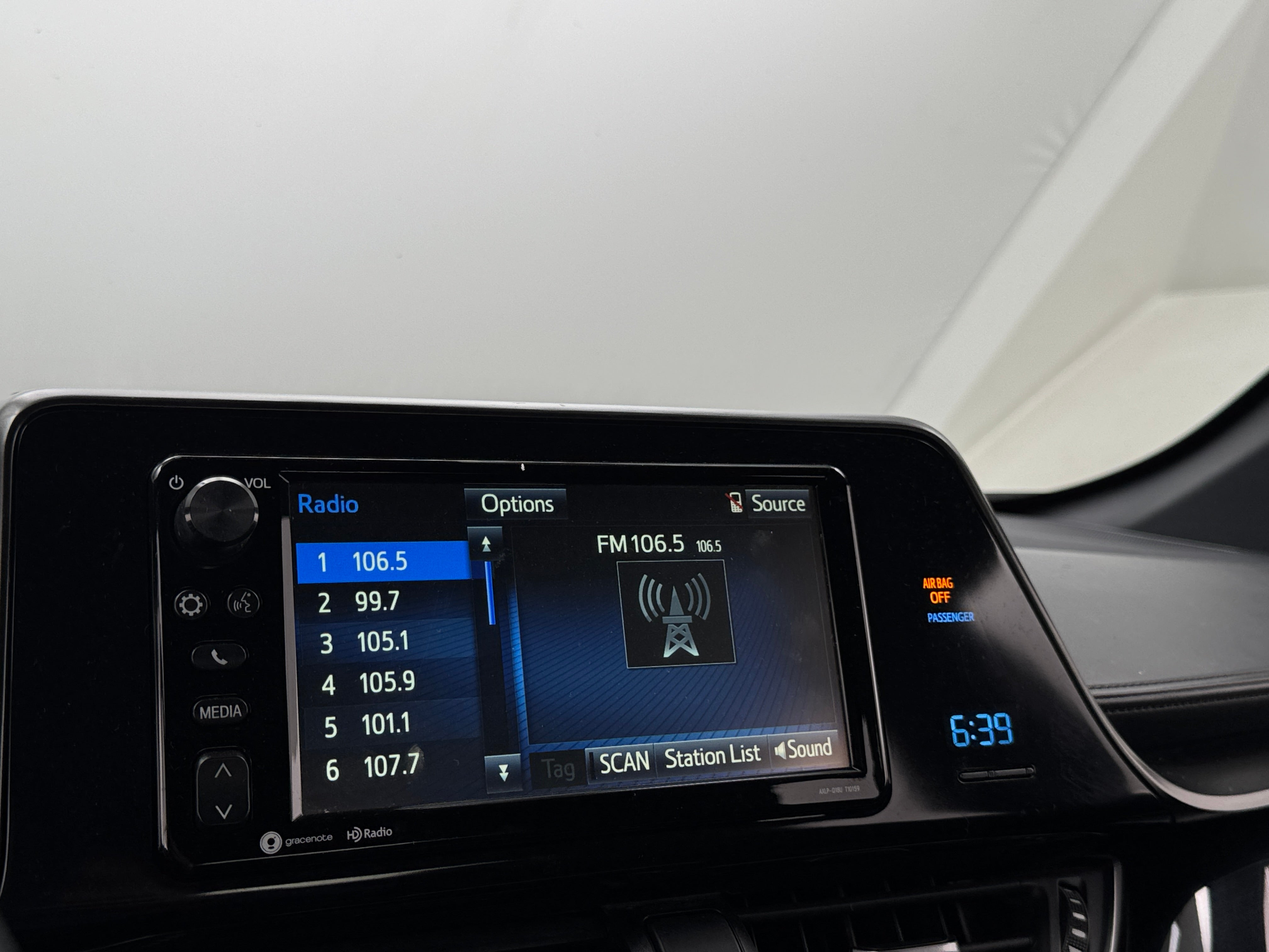 2018 Toyota C-HR XLE 4
