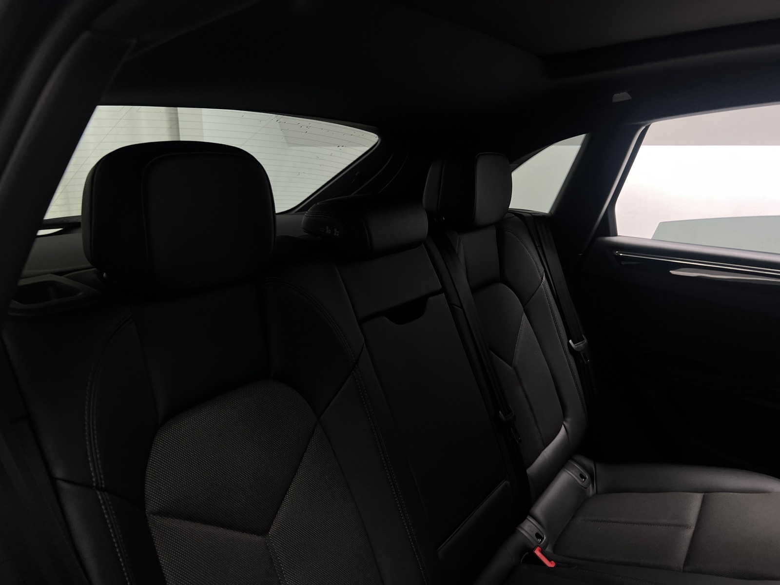 Thumbnail: 2025 Porsche Macan - 5