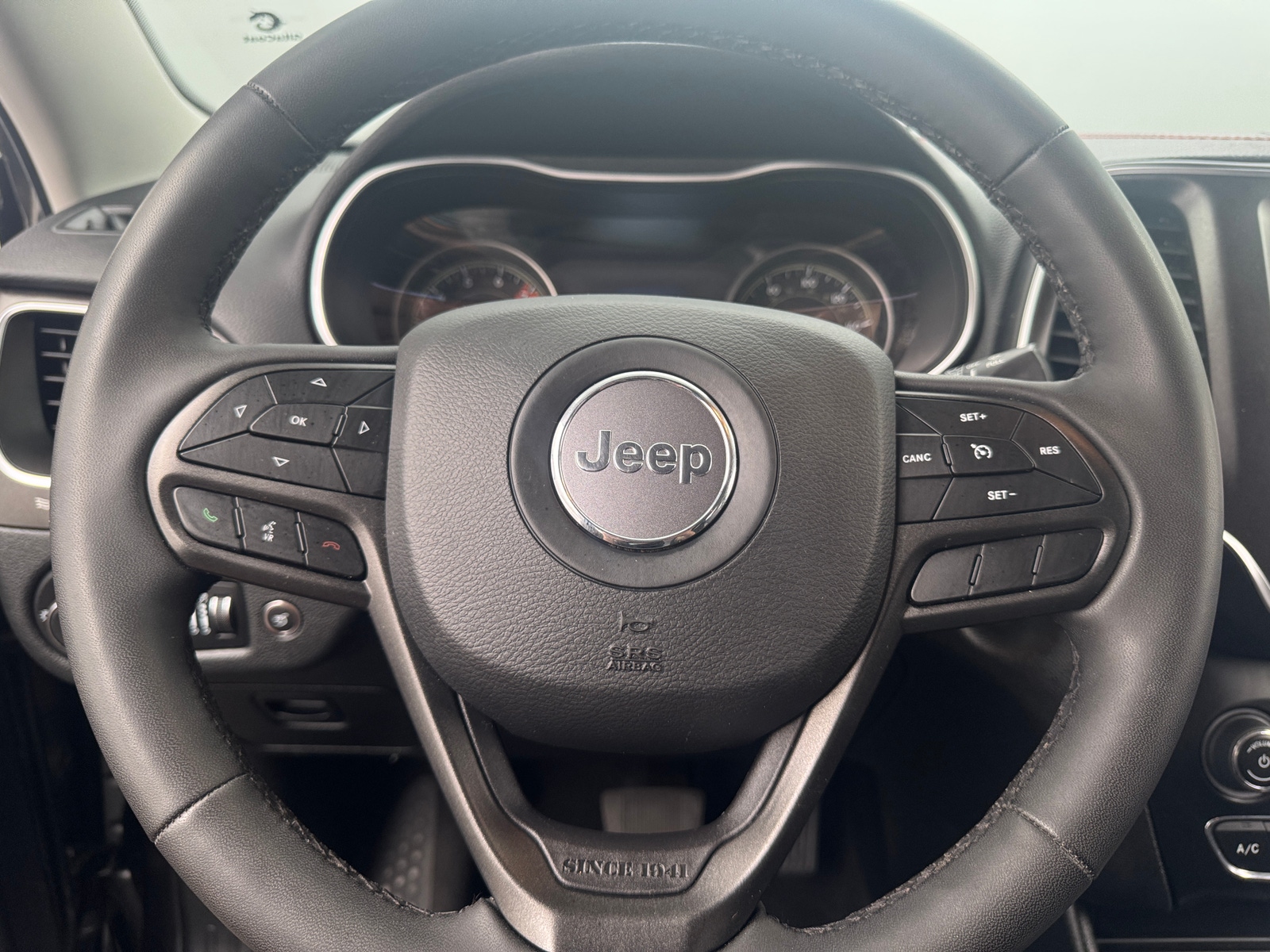 Thumbnail: 2022 Jeep Cherokee - 4
