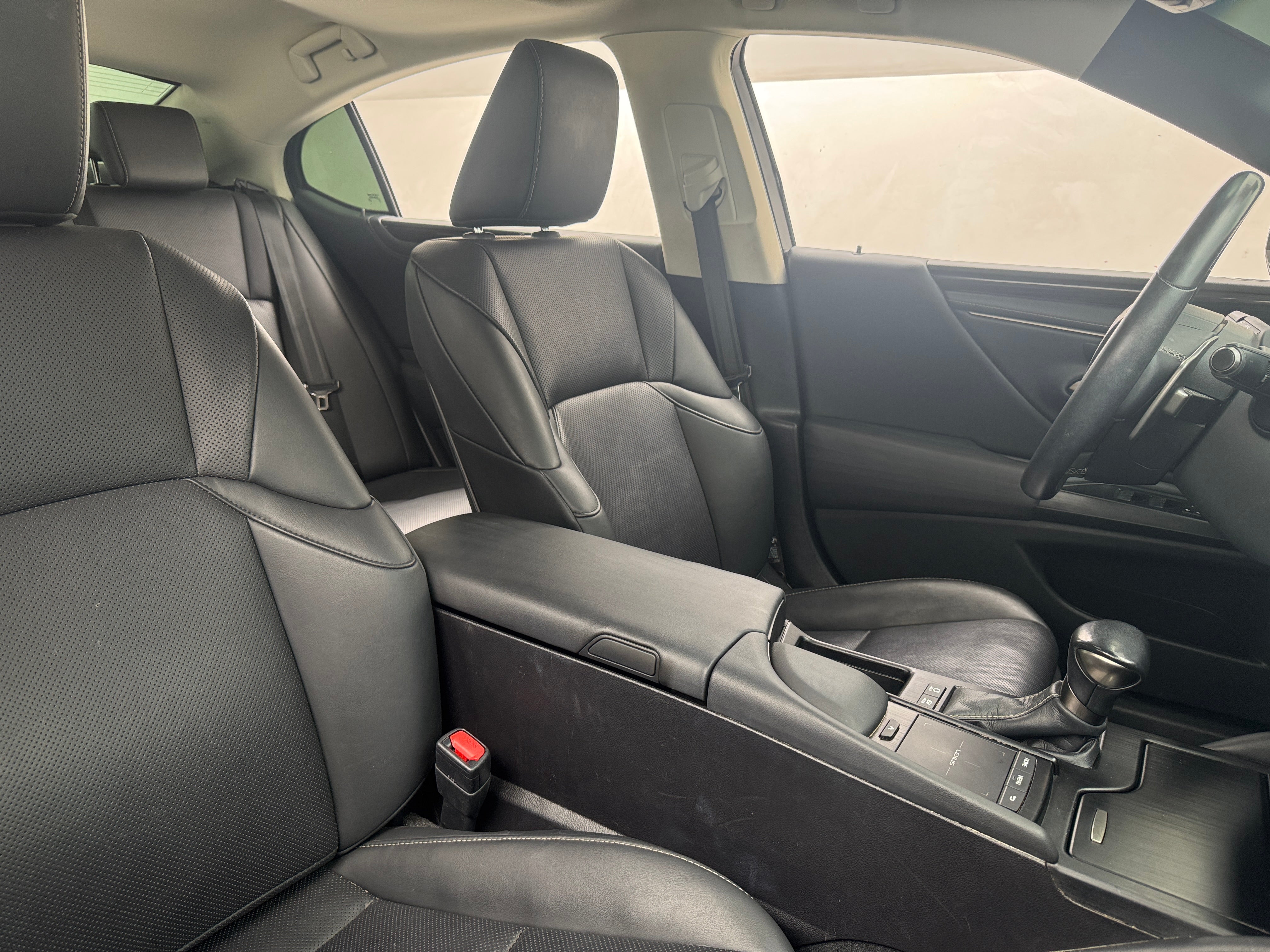 2020 Lexus ES Hybrid 300h 2