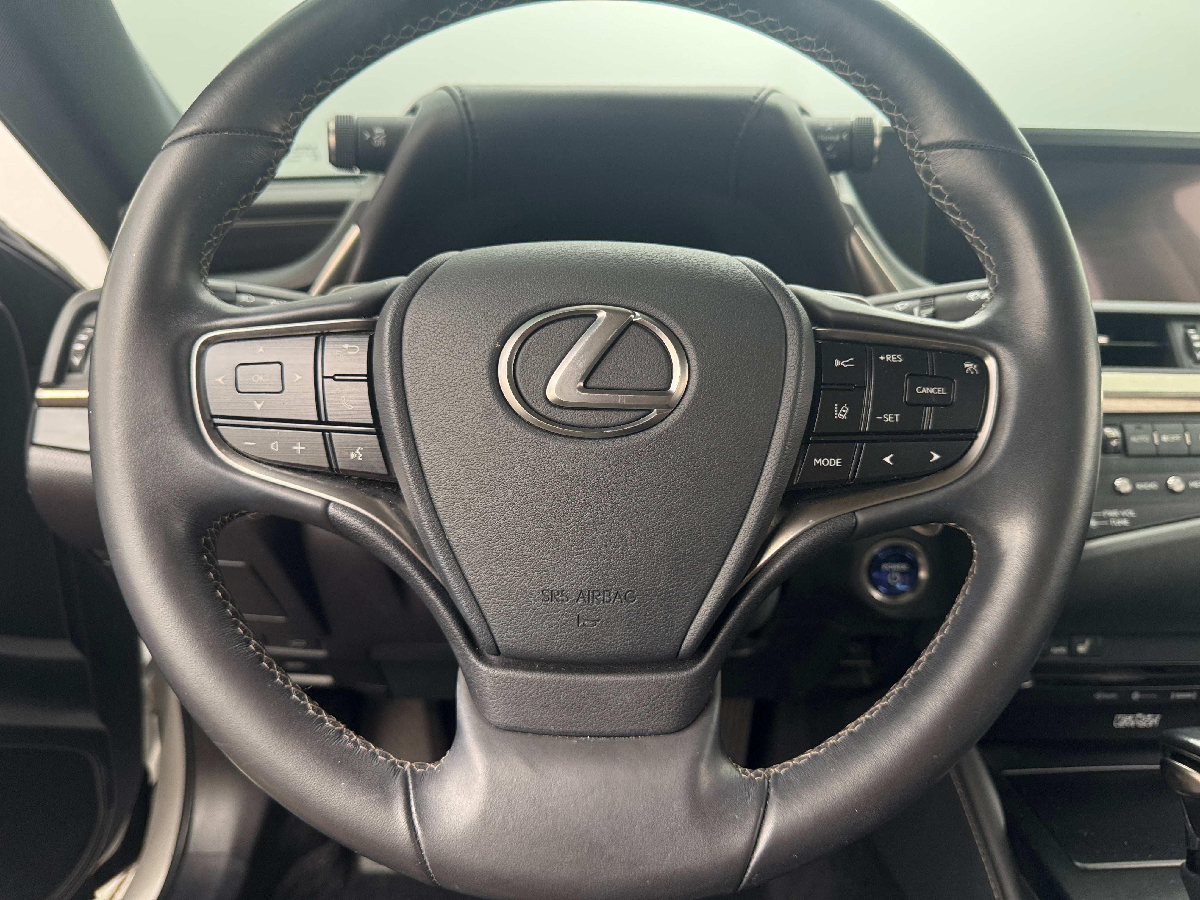 2020 Lexus ES Hybrid 300h 5