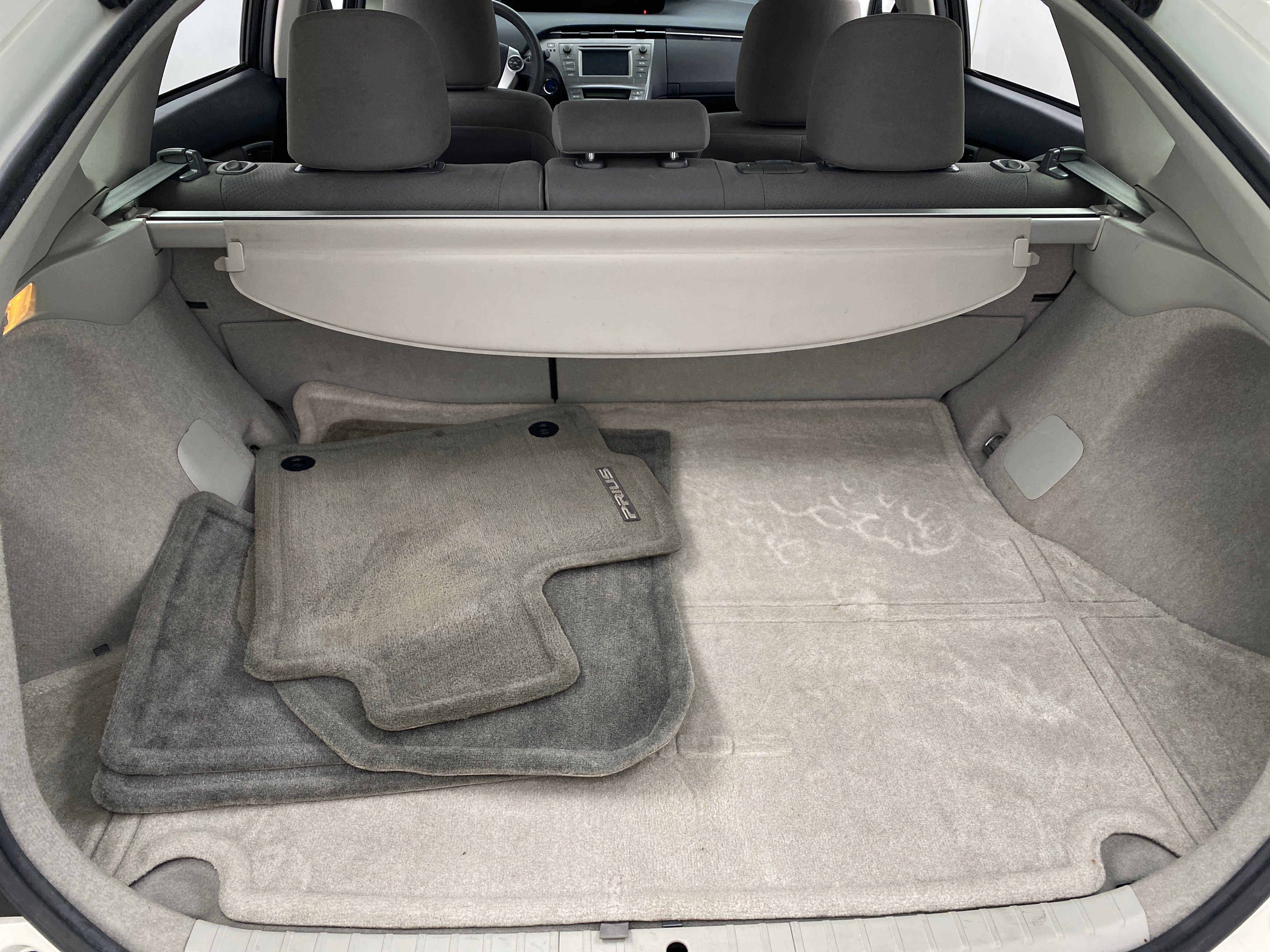 2015 Toyota Prius Two 7
