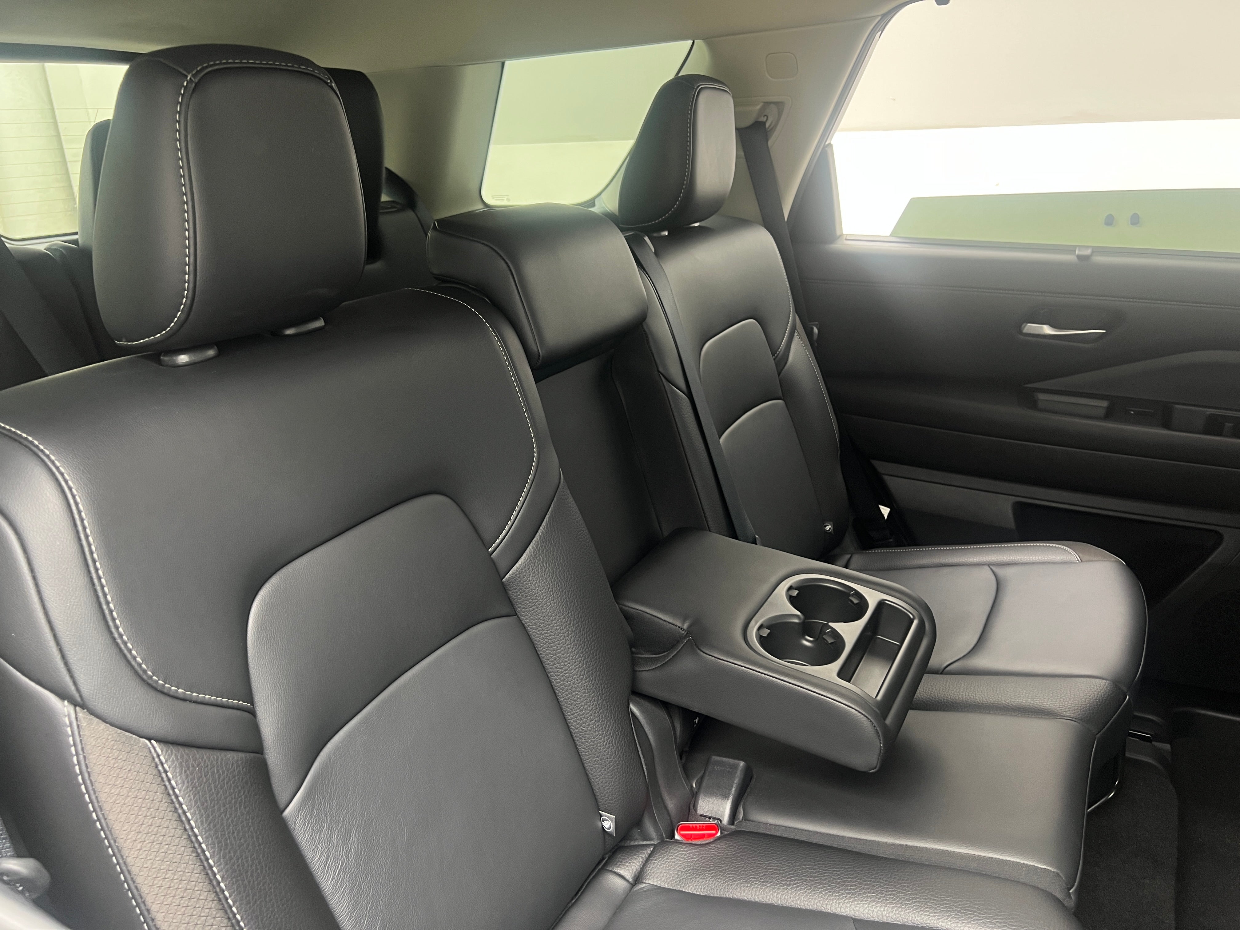 2024 Nissan Pathfinder SL 5