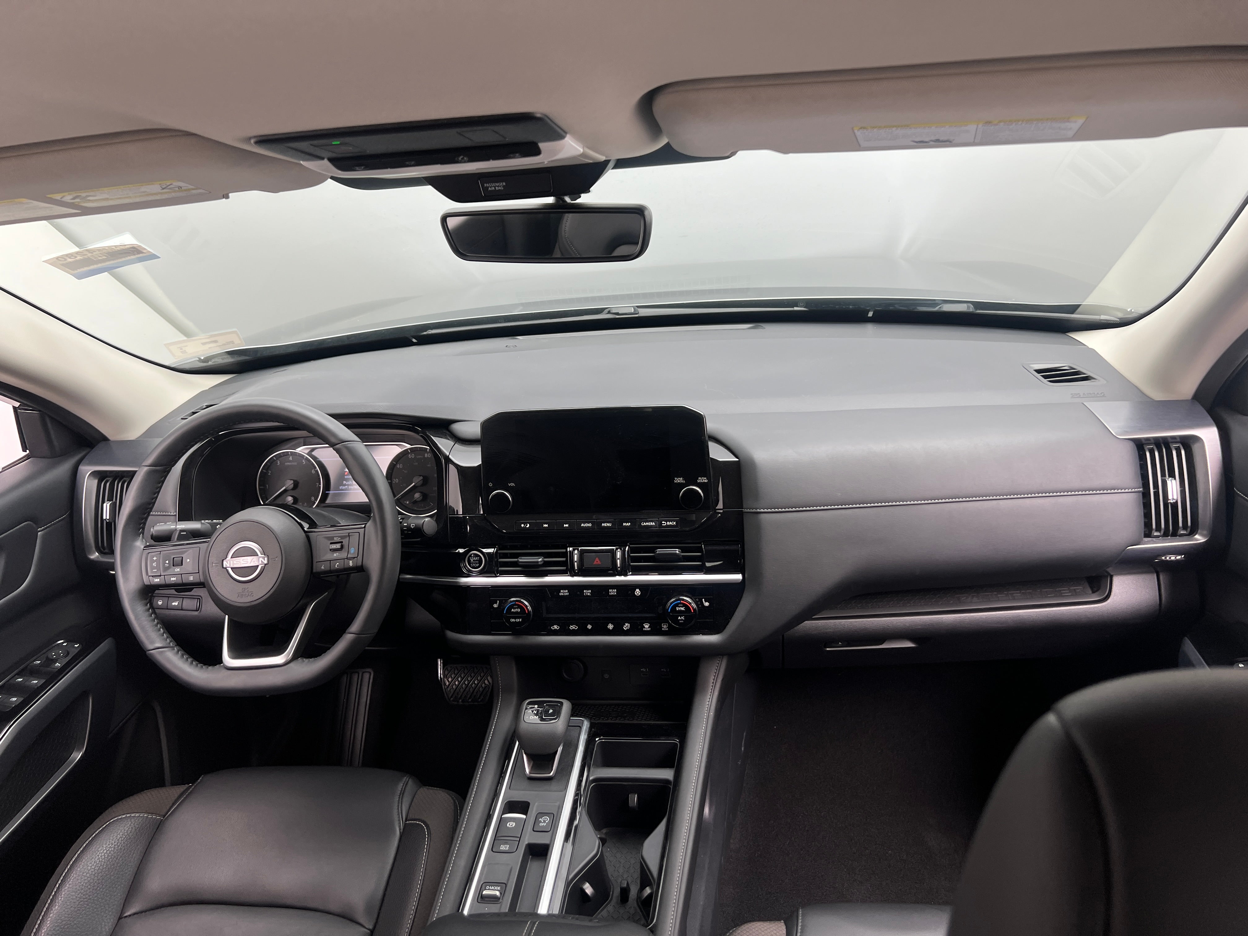 2024 Nissan Pathfinder SL 2