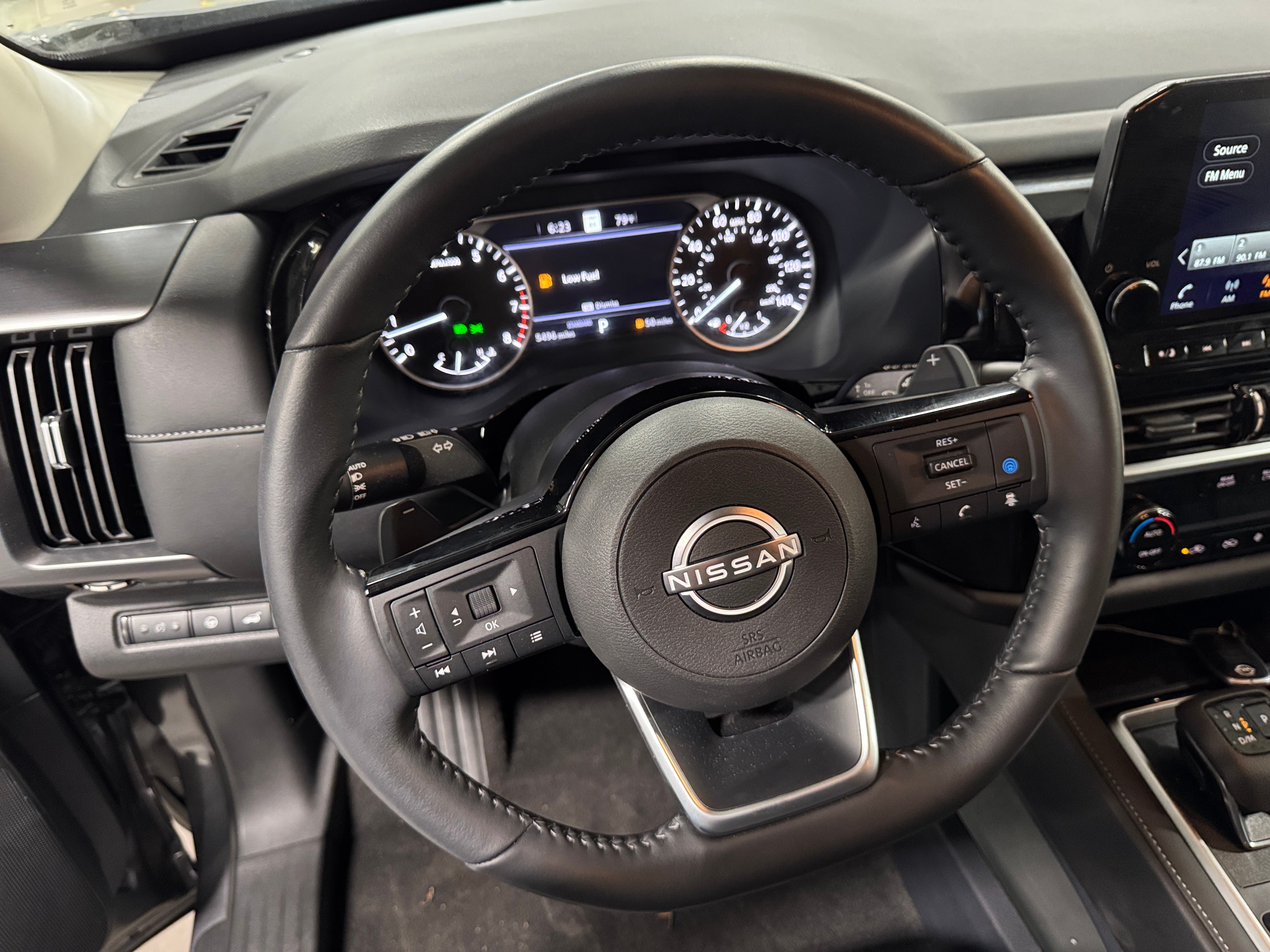 2024 Nissan Pathfinder SL 4