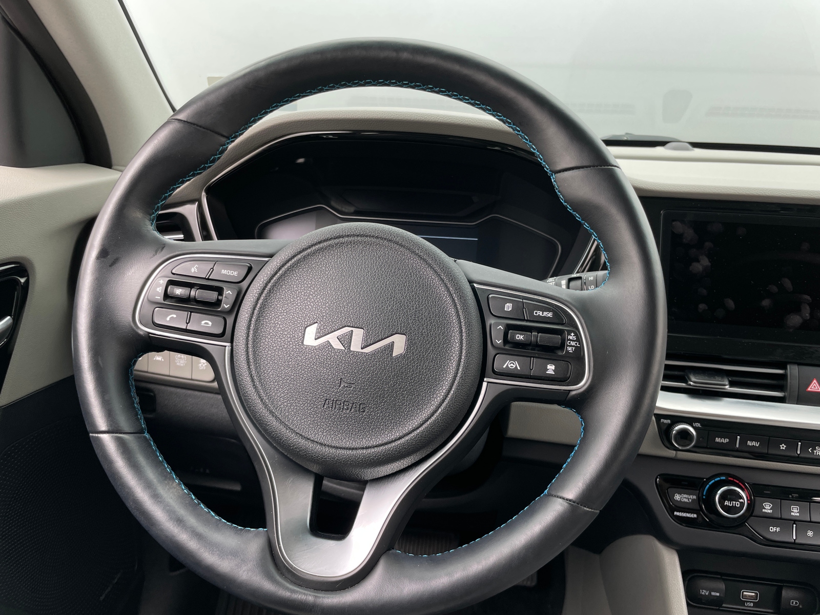 Thumbnail: 2022 Kia Niro - 4