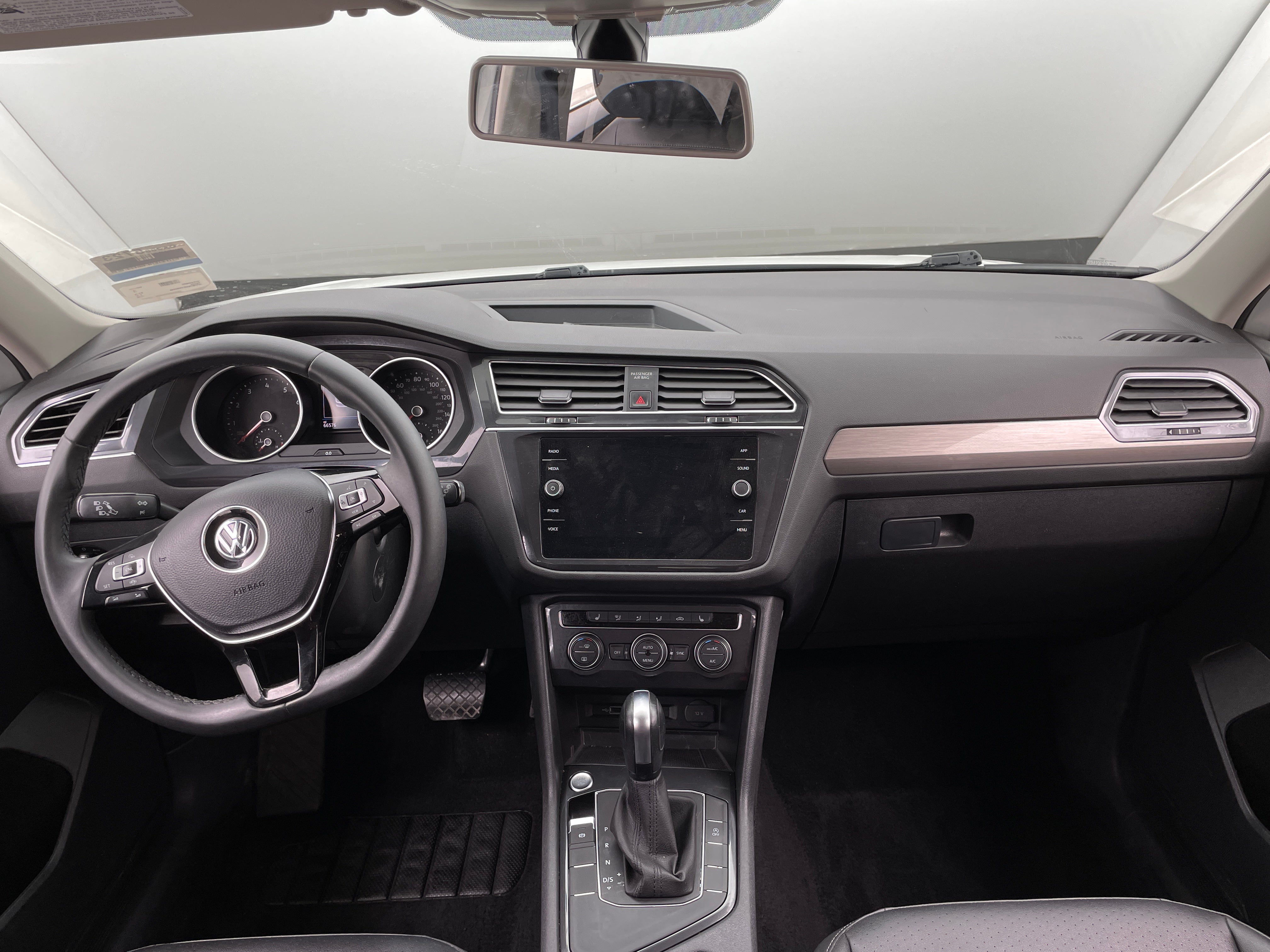 2020 Volkswagen Tiguan SE 2