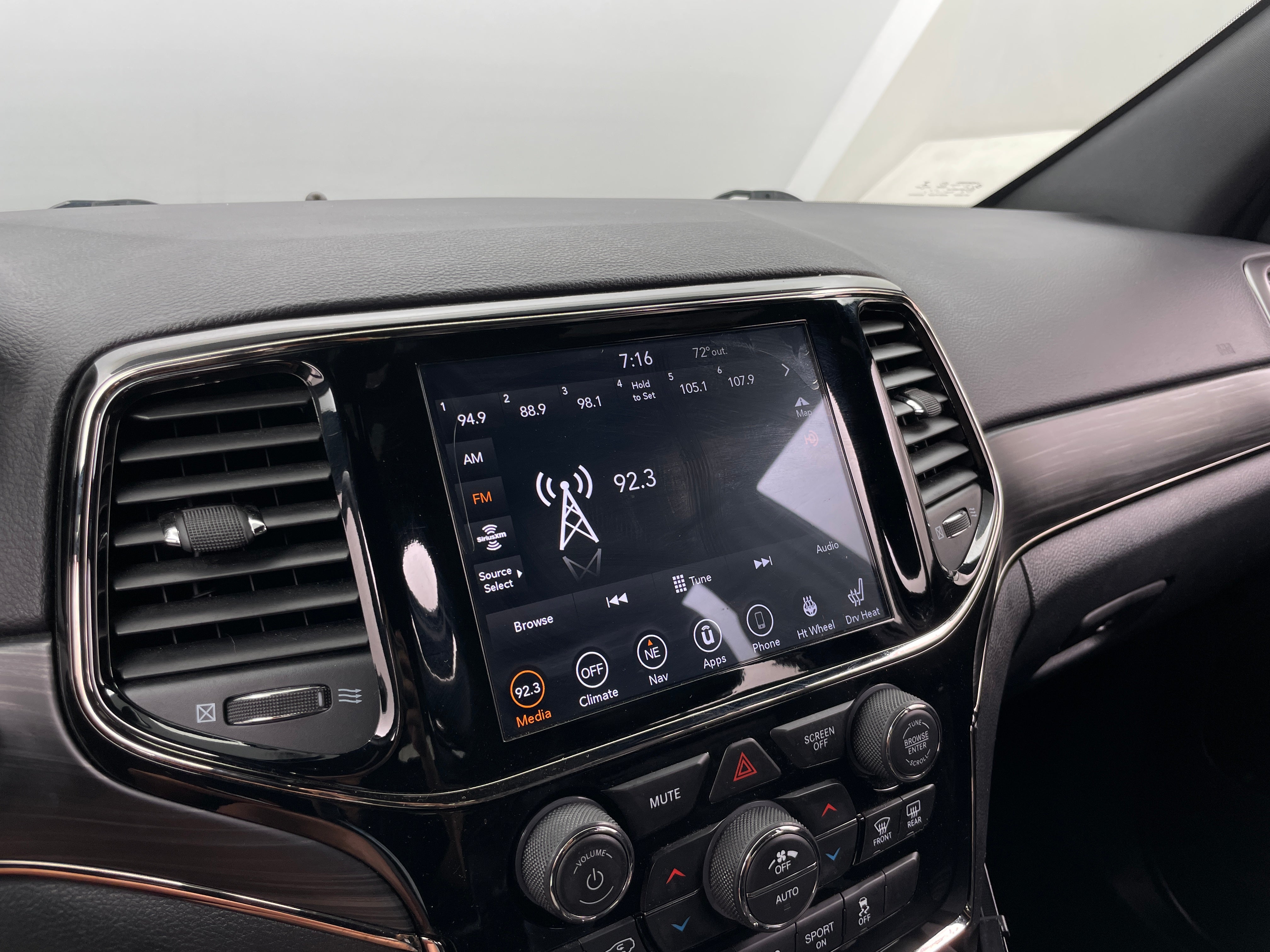 2019 Jeep Grand Cherokee Limited Edition 3
