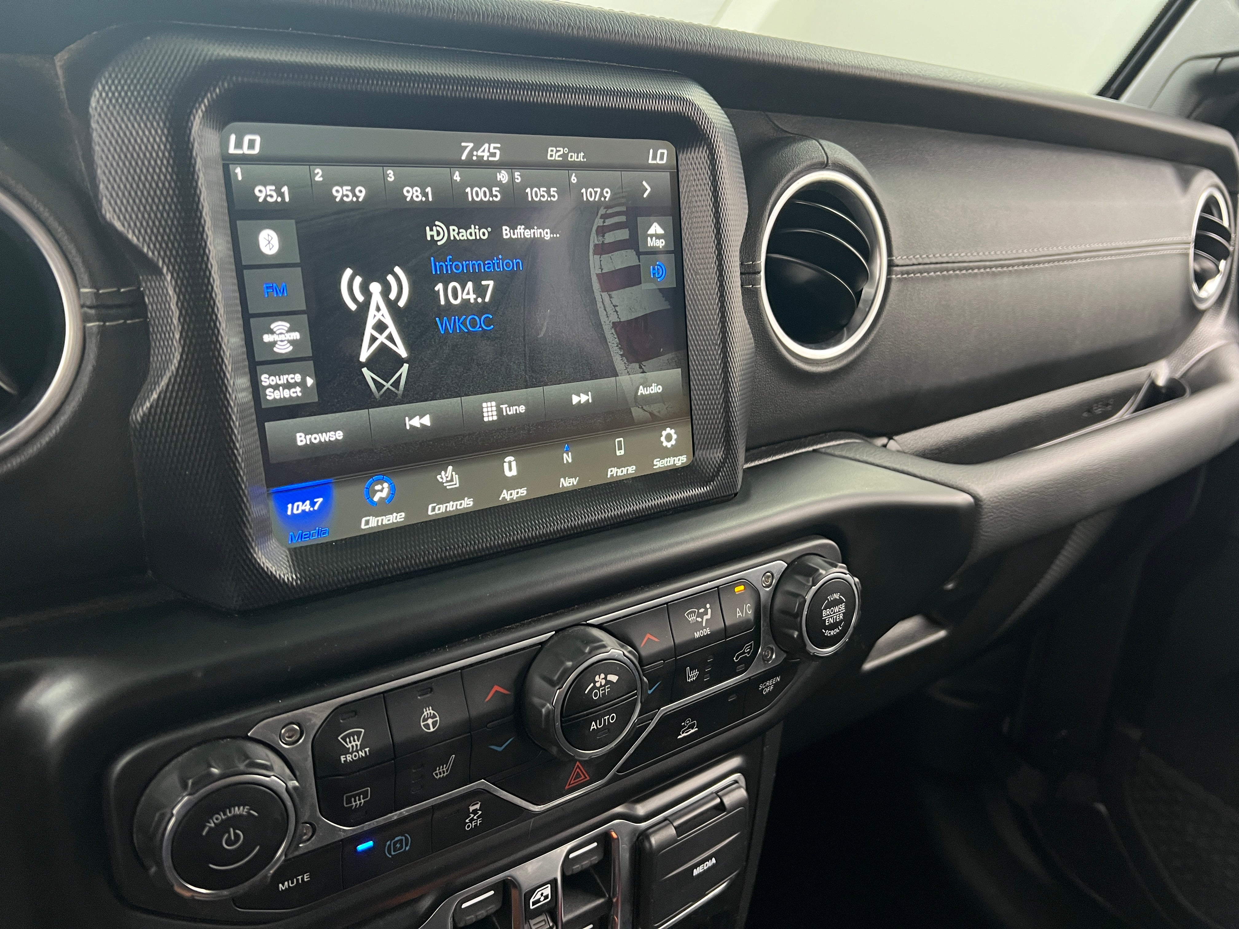 2022 Jeep Wrangler Unlimited Sahara 4xe 3