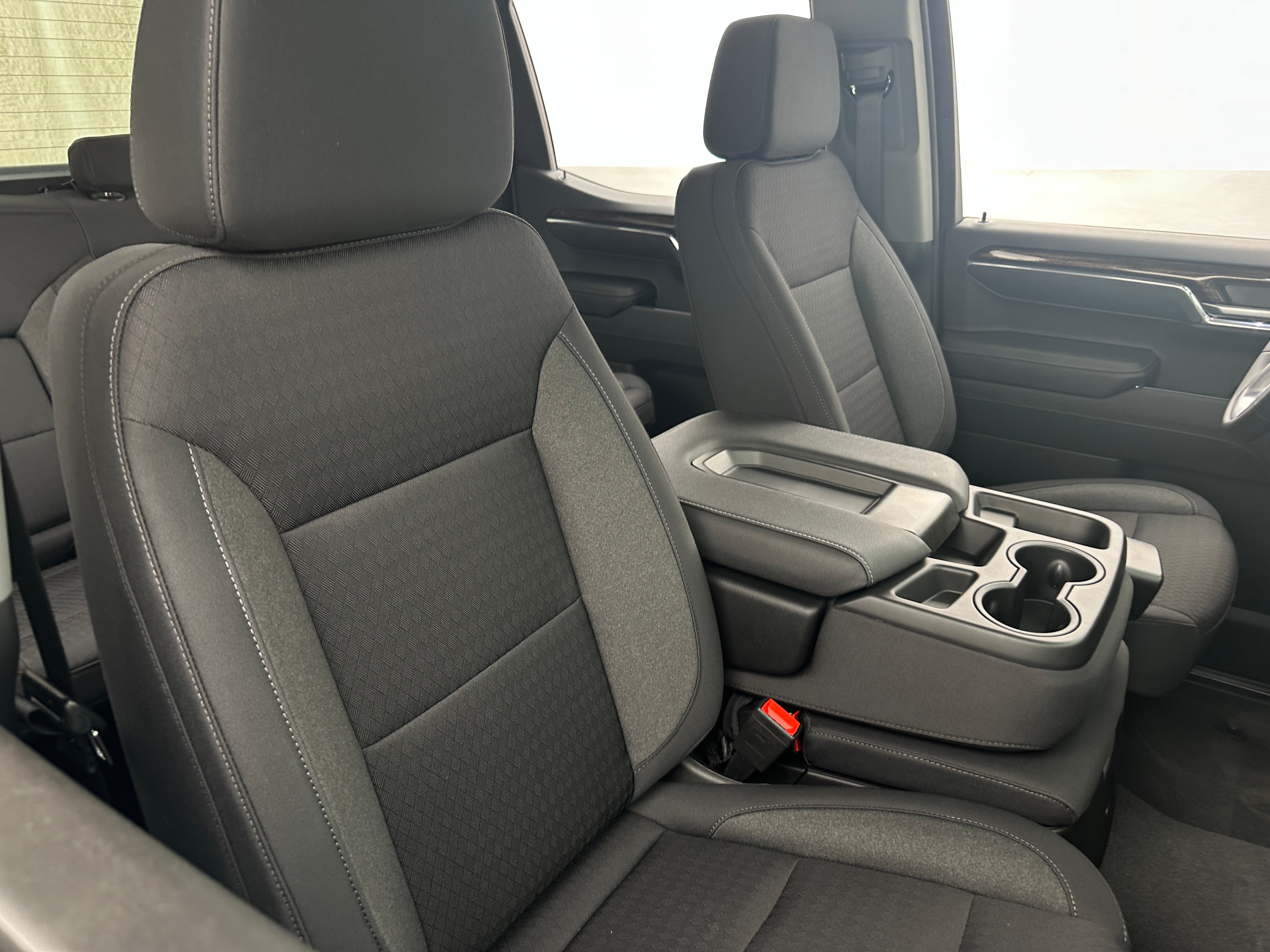 2024 GMC Sierra 1500 Elevation 2