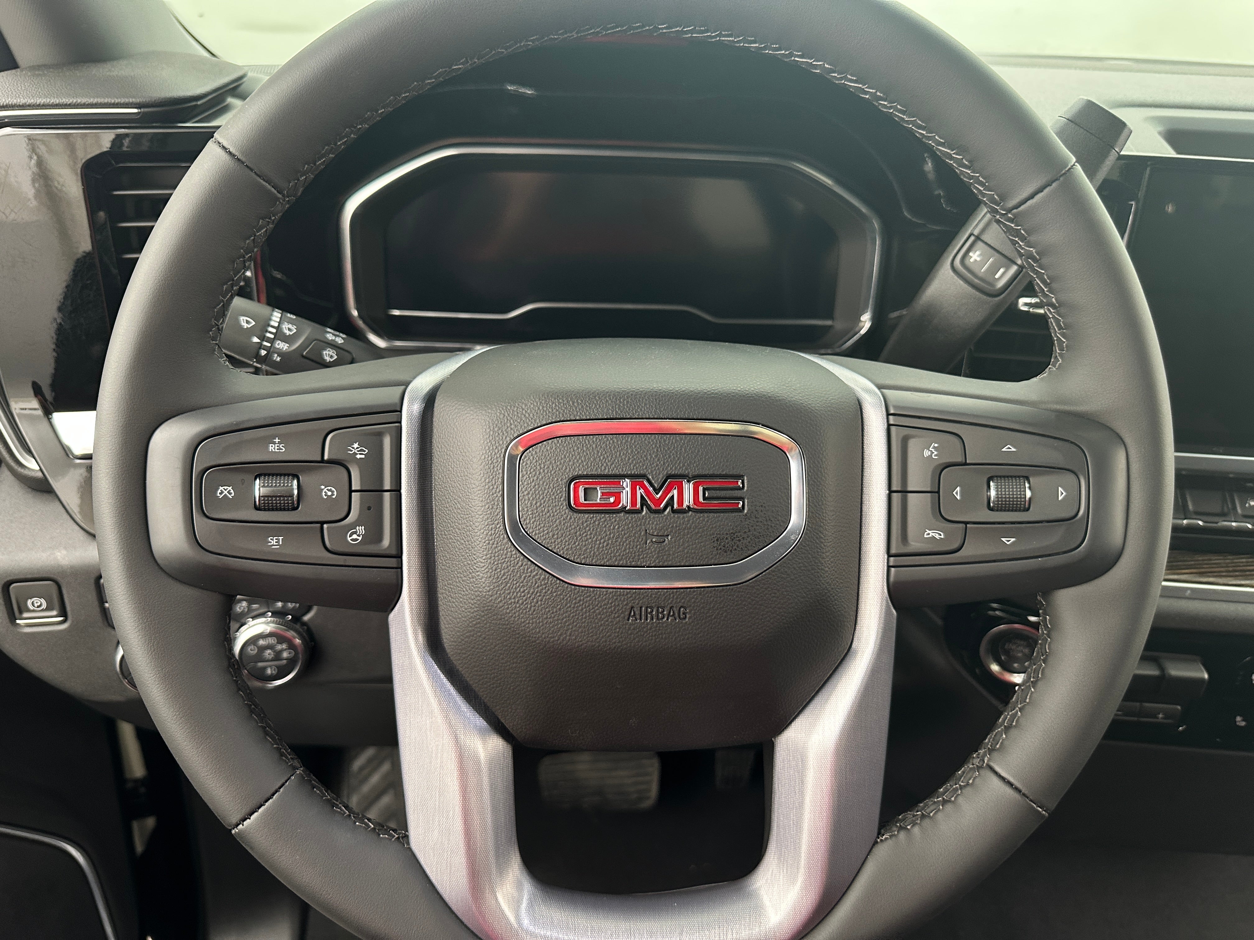 2024 GMC Sierra 1500 Elevation 5