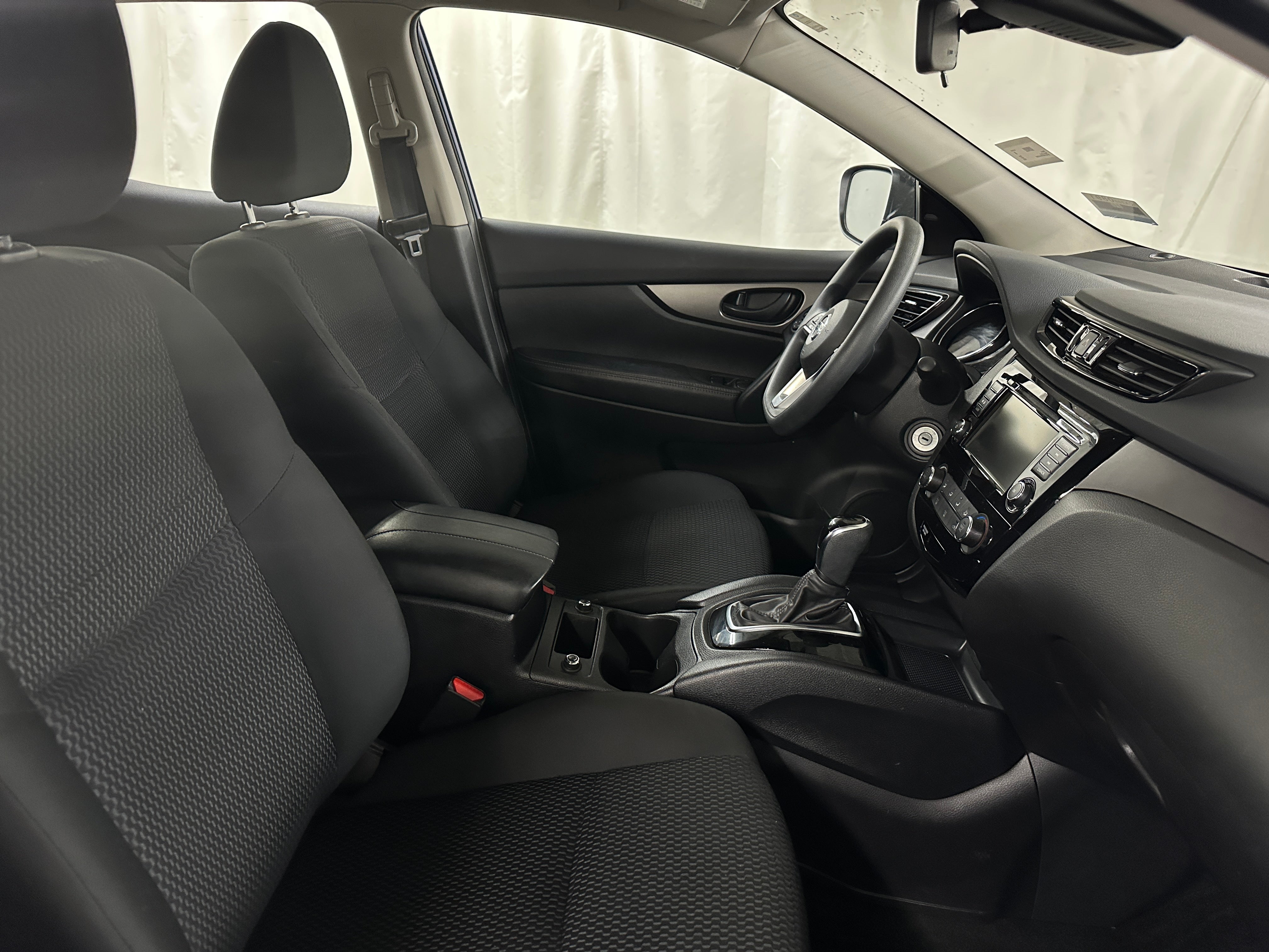 2022 Nissan Rogue Sport S 2