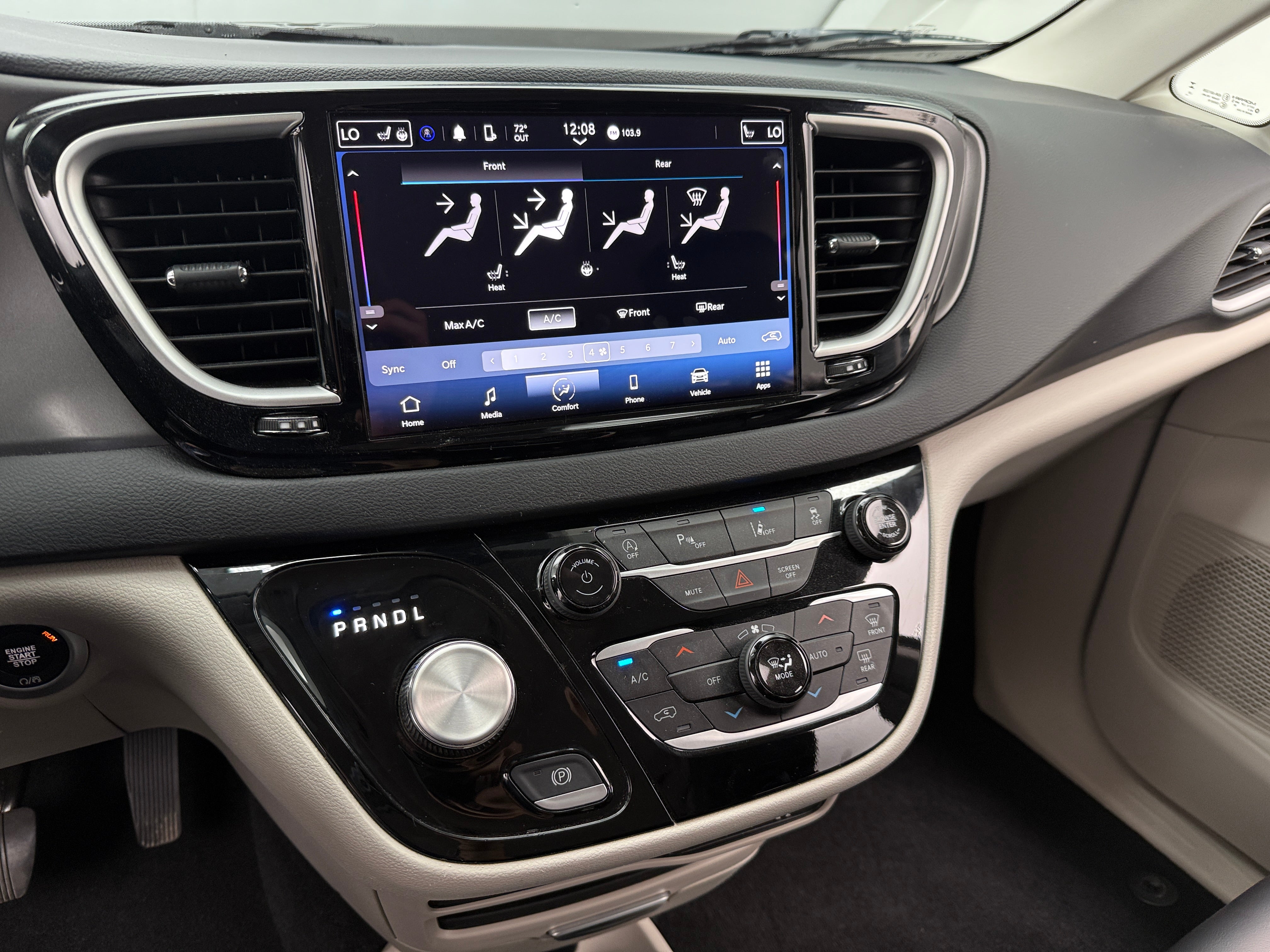 2023 Chrysler Pacifica Touring L 3