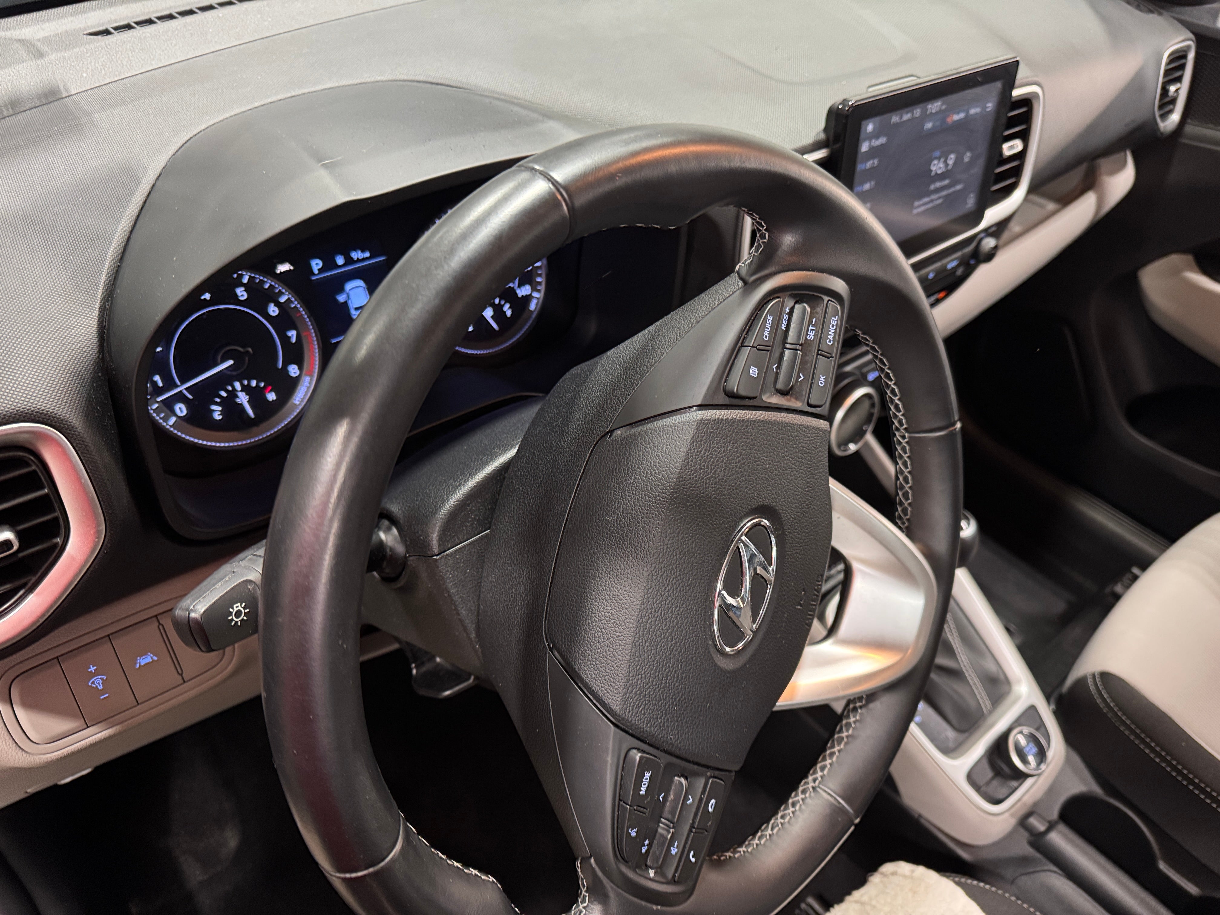 2022 Hyundai Venue SEL 3
