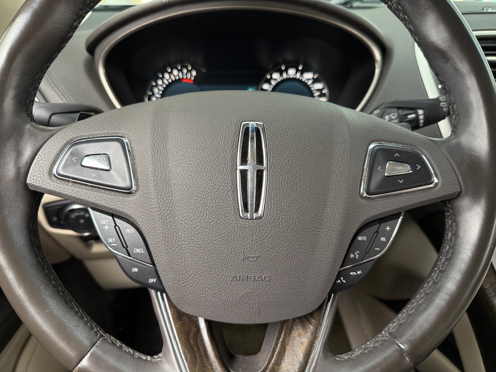 Thumbnail: 2016 Lincoln MKX - 4