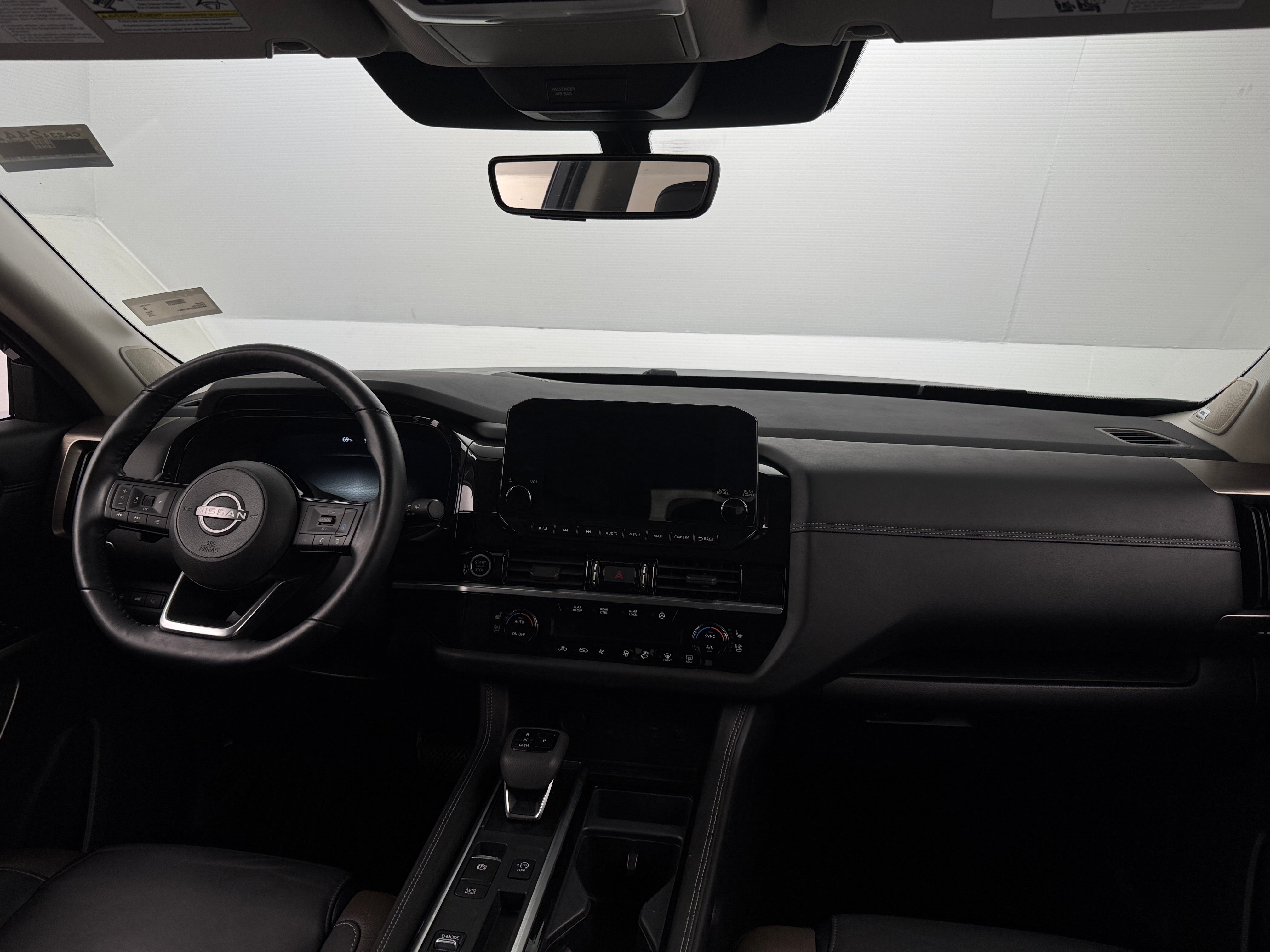 2024 Nissan Pathfinder Platinum 2