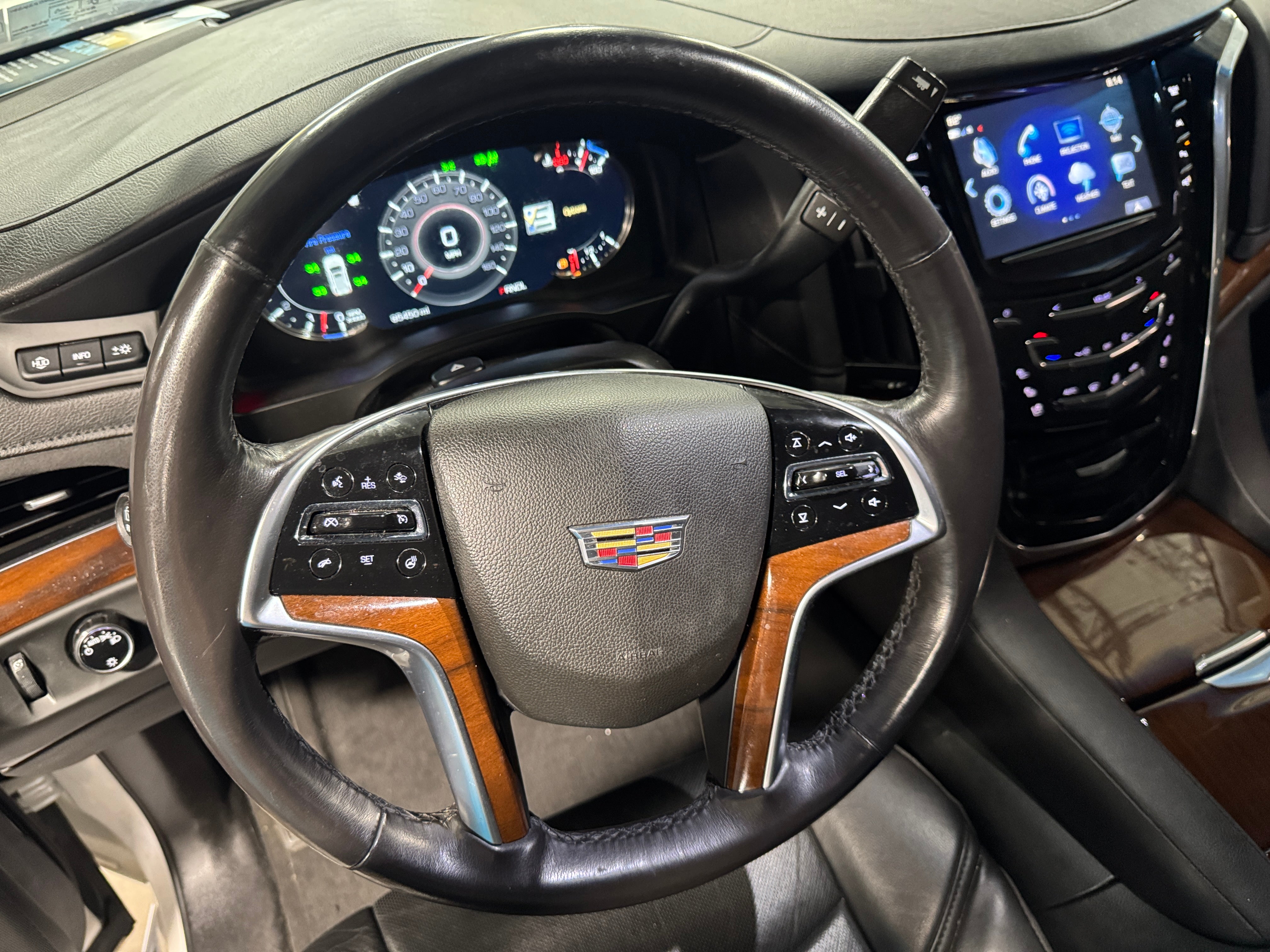 2018 Cadillac Escalade Luxury 4