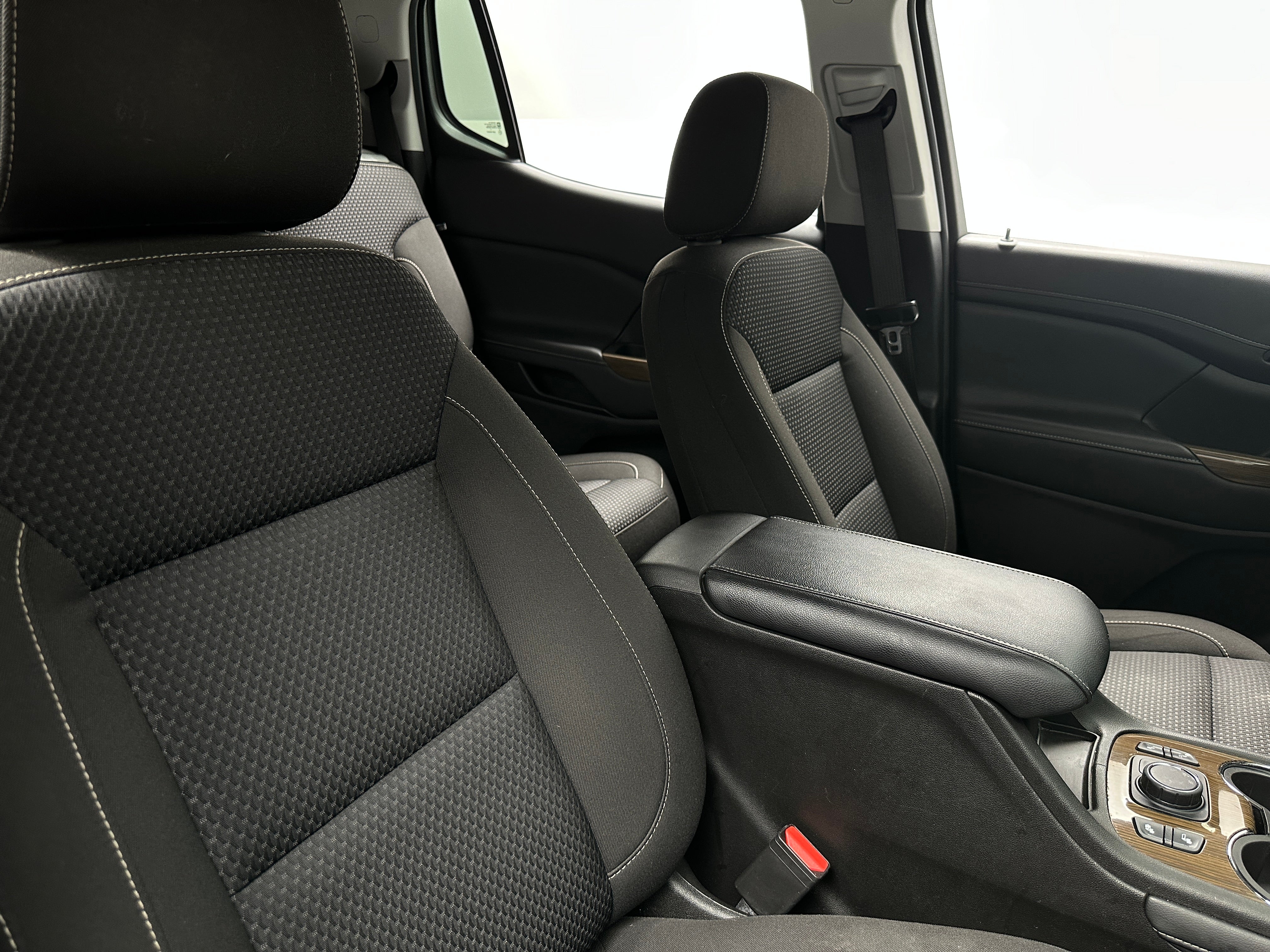 2023 GMC Acadia SLE 2