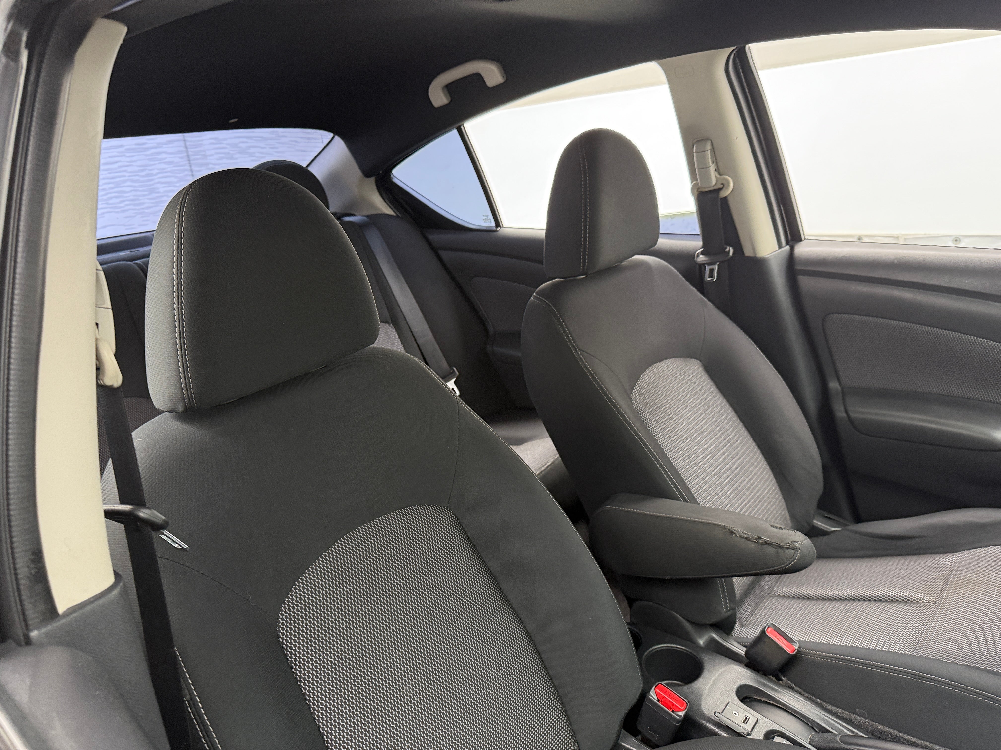 2016 Nissan Versa SV 2