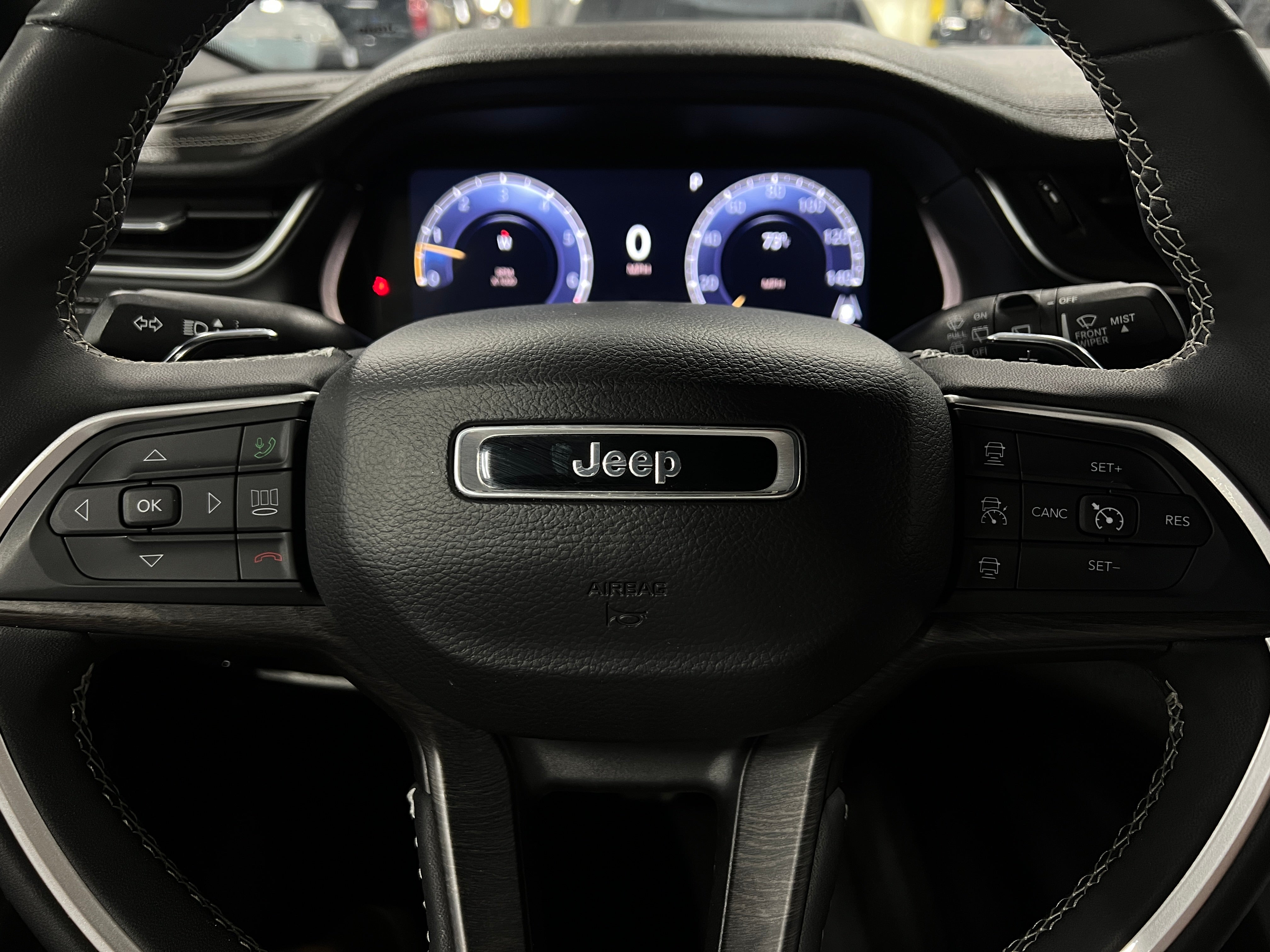 Thumbnail: 2024 Jeep Grand Cherokee L - 4