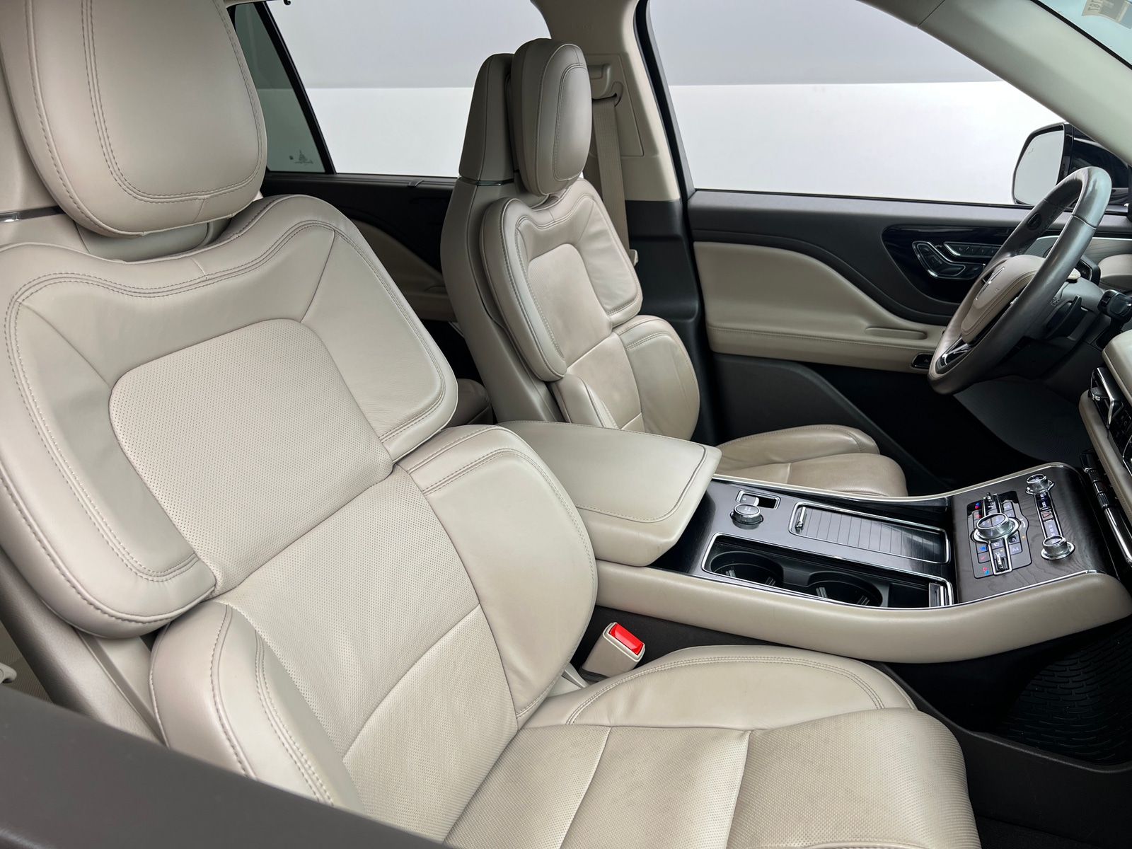 Thumbnail: 2021 Lincoln Aviator - 2
