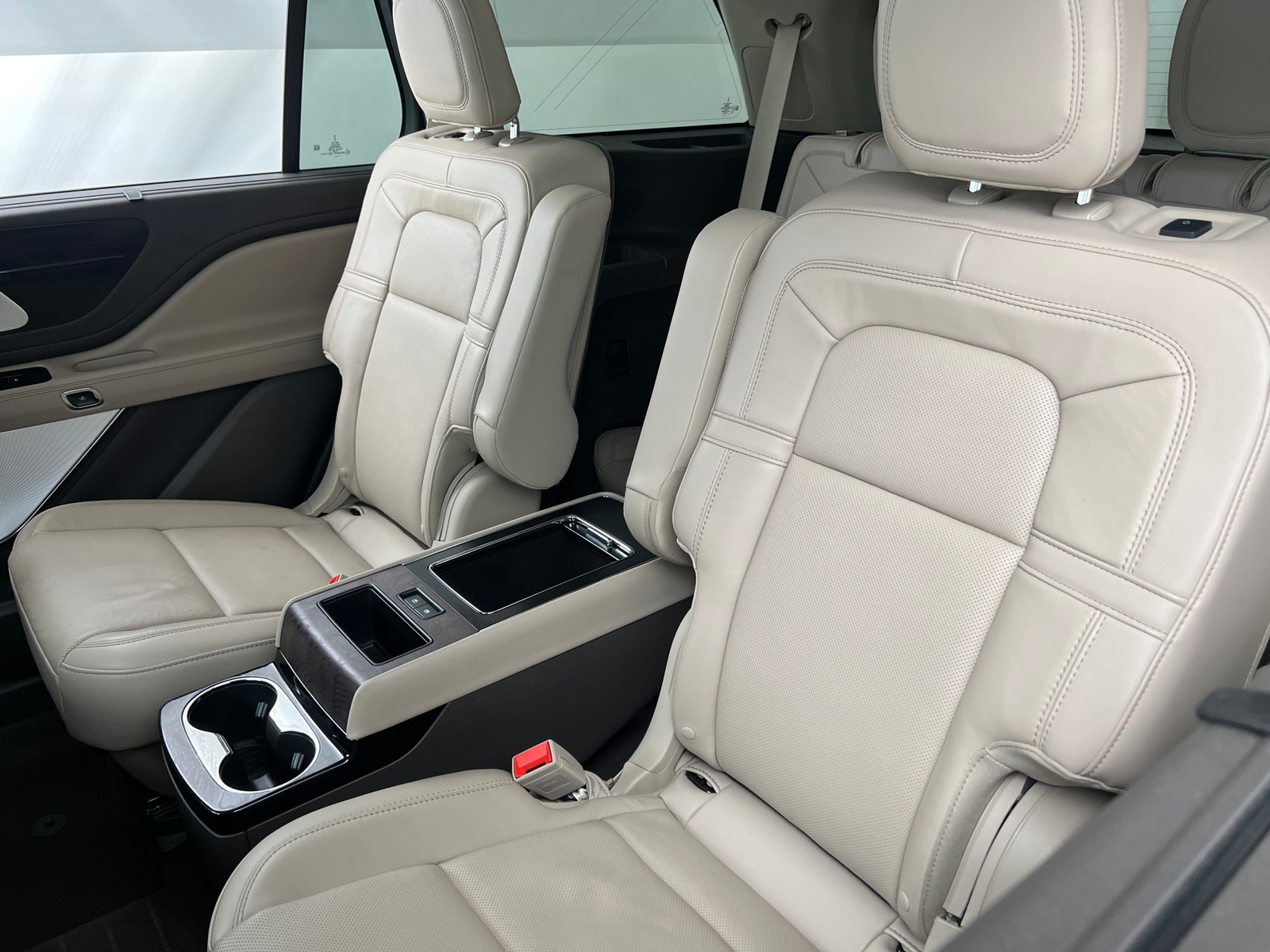 Thumbnail: 2021 Lincoln Aviator - 6