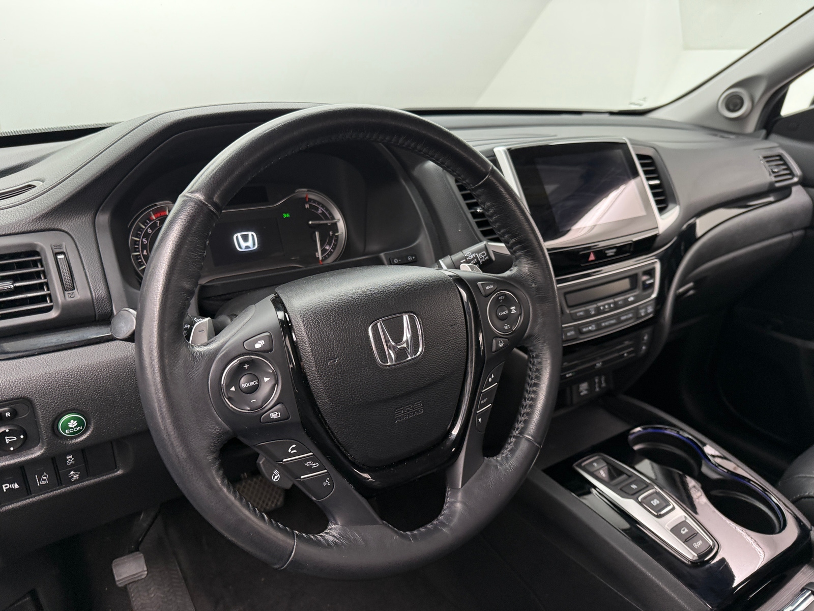 Thumbnail: 2017 Honda Pilot - 4