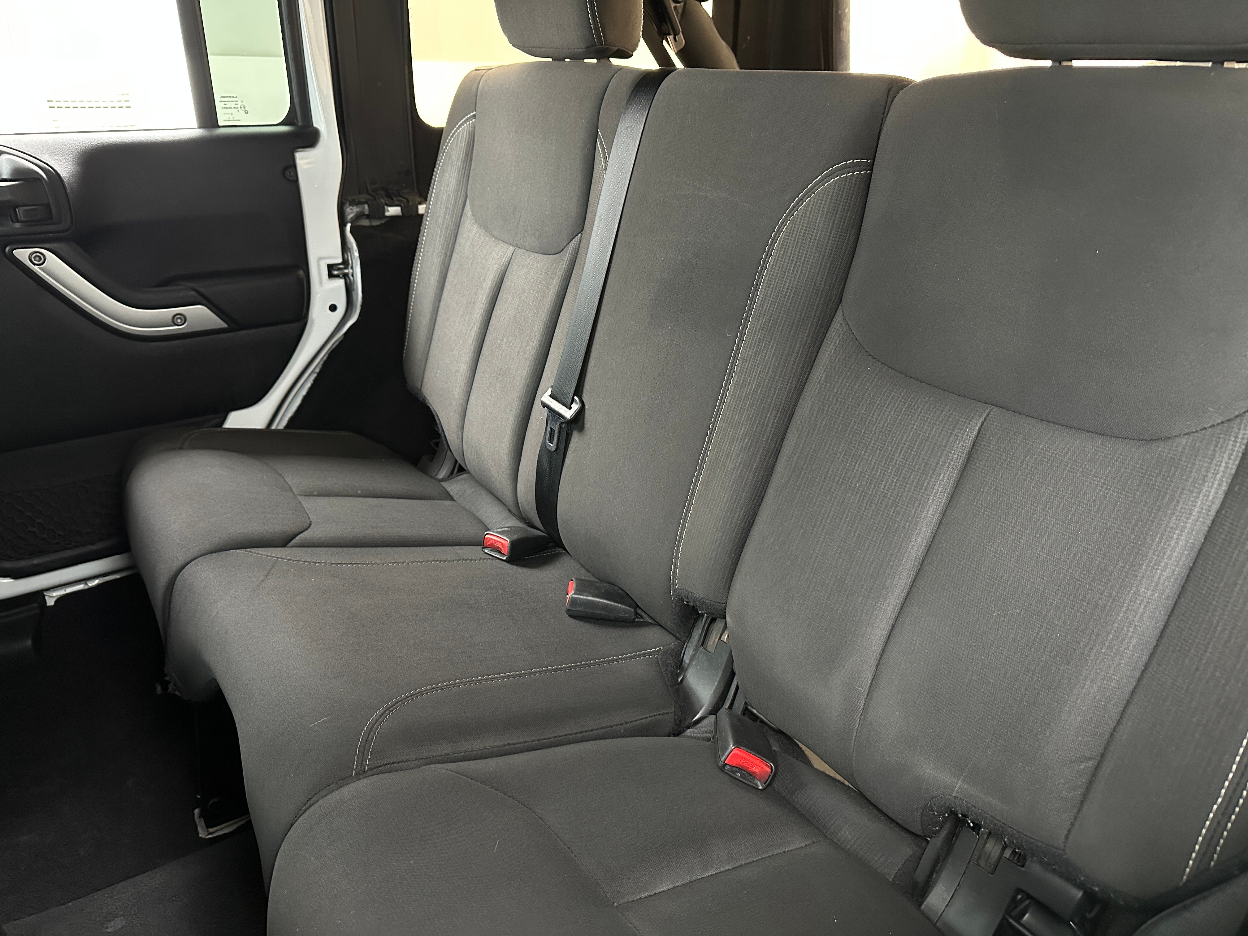 2016 Jeep Wrangler Unlimited Sahara 6