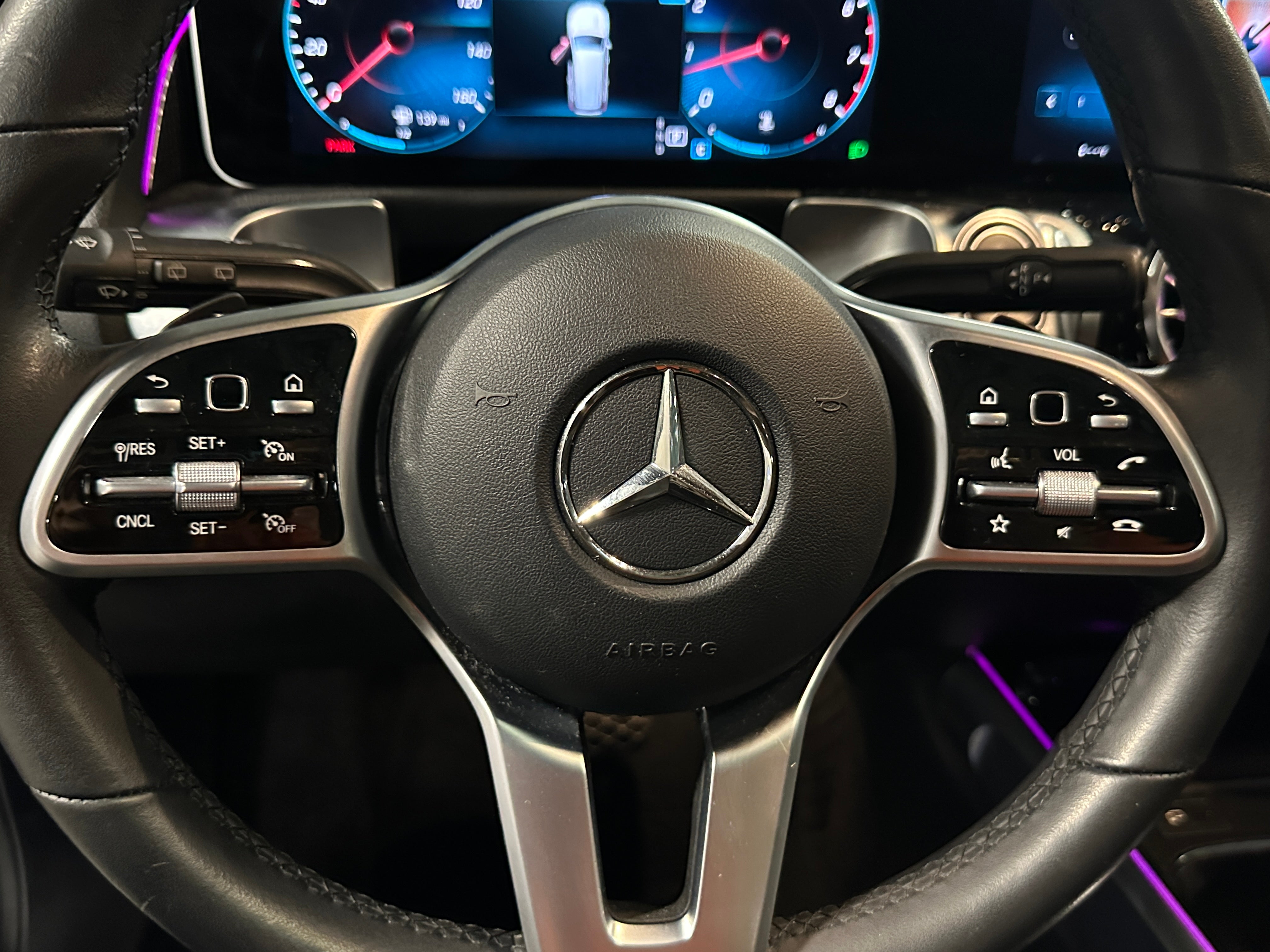 Thumbnail: 2021 Mercedes-Benz GLB - 4
