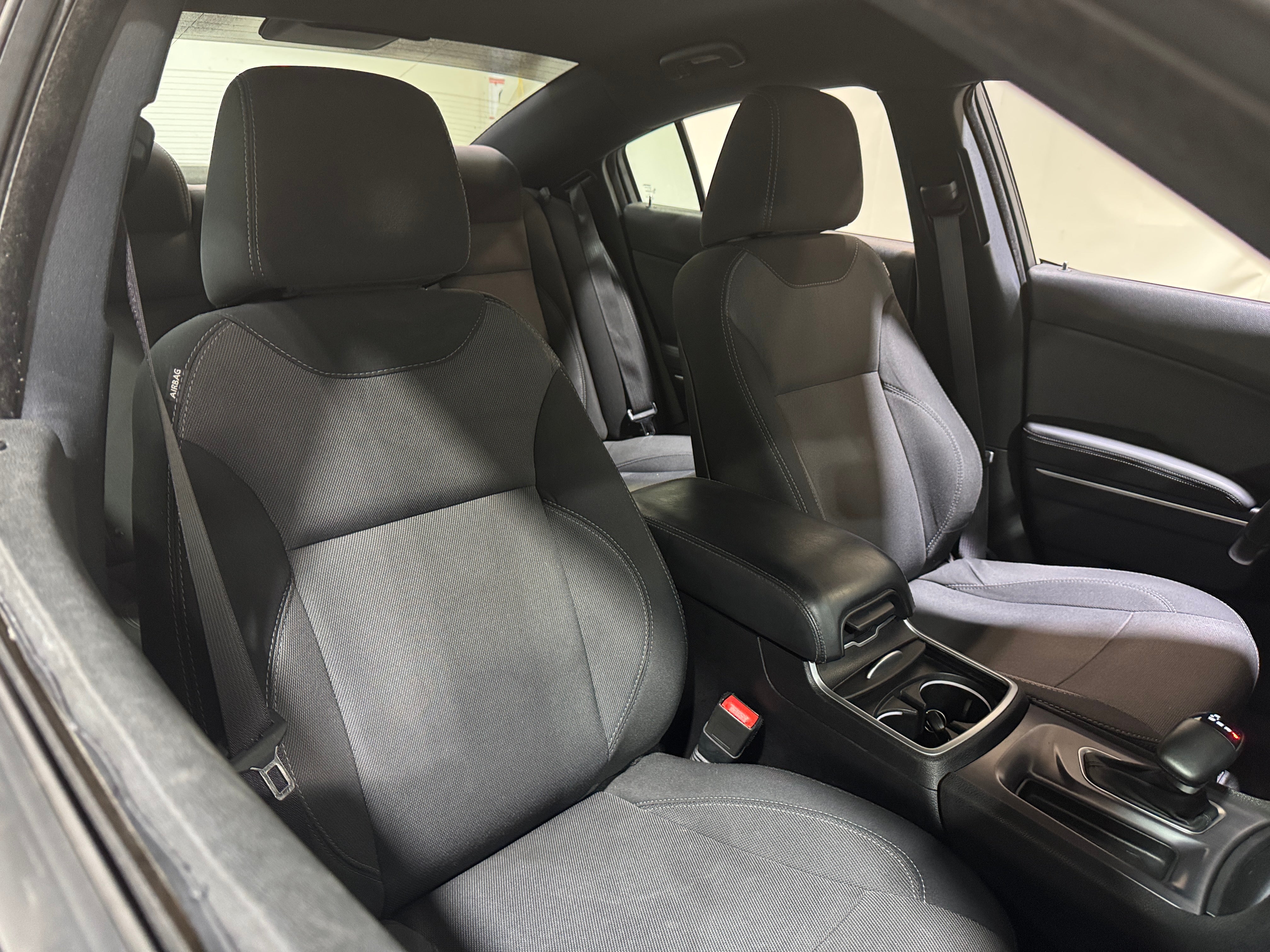 2015 Dodge Charger SE 2
