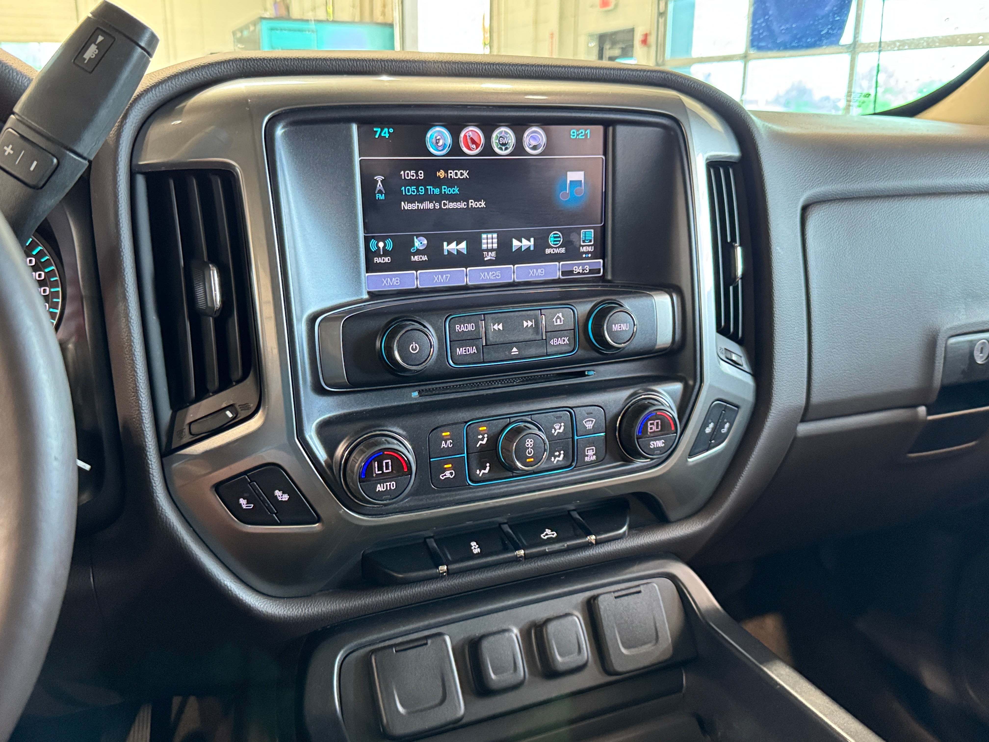 Thumbnail: 2017 Chevrolet Silverado 1500 - 4