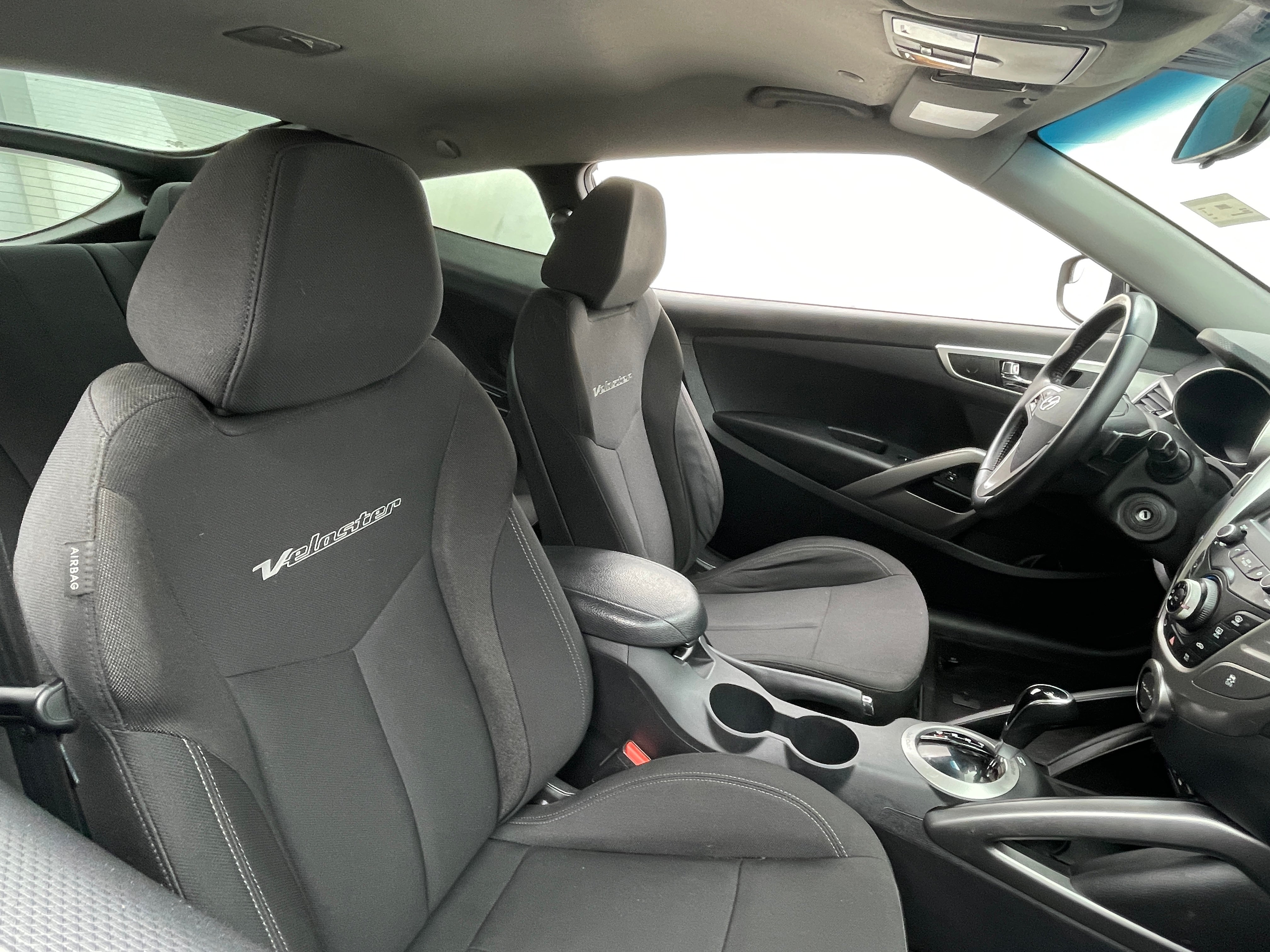 2017 Hyundai Veloster Base 2