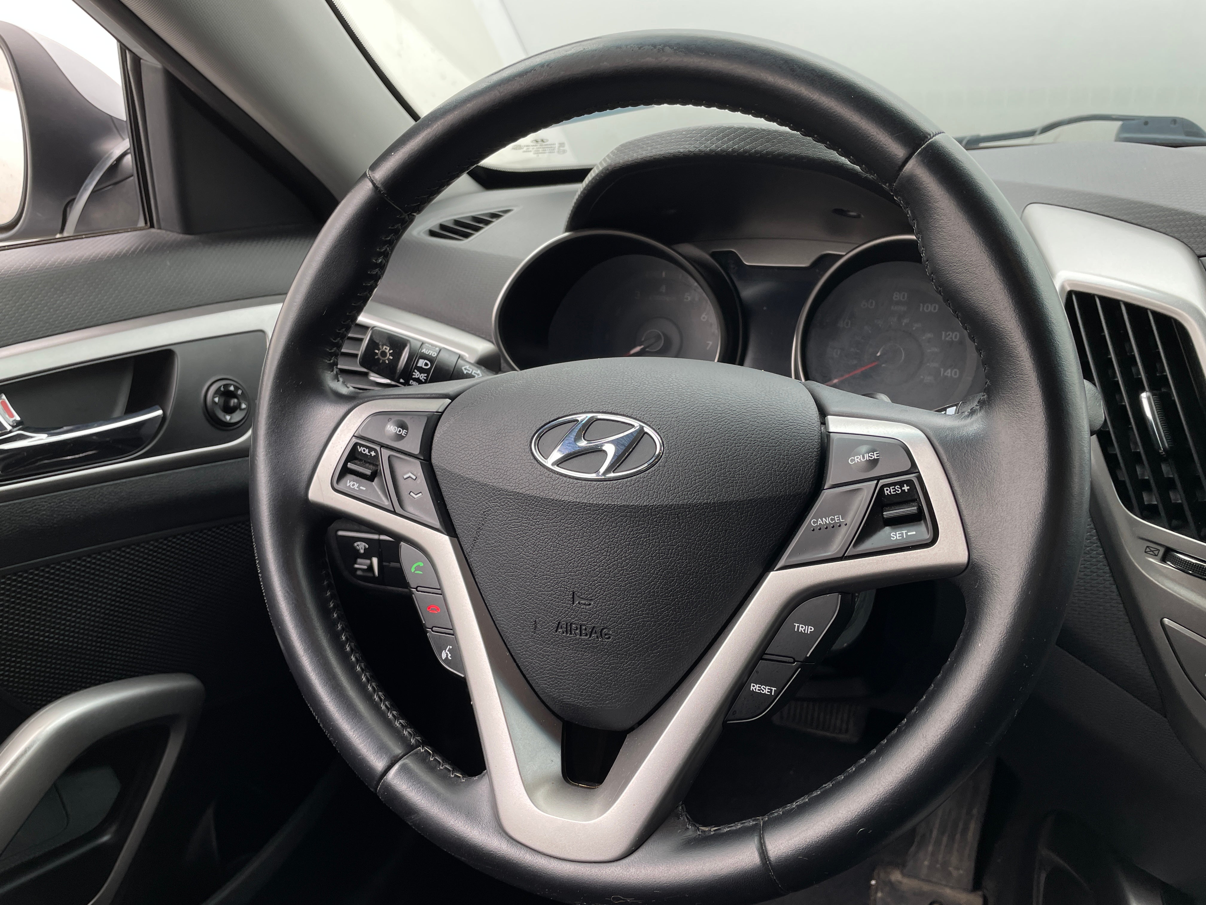2017 Hyundai Veloster Base 4