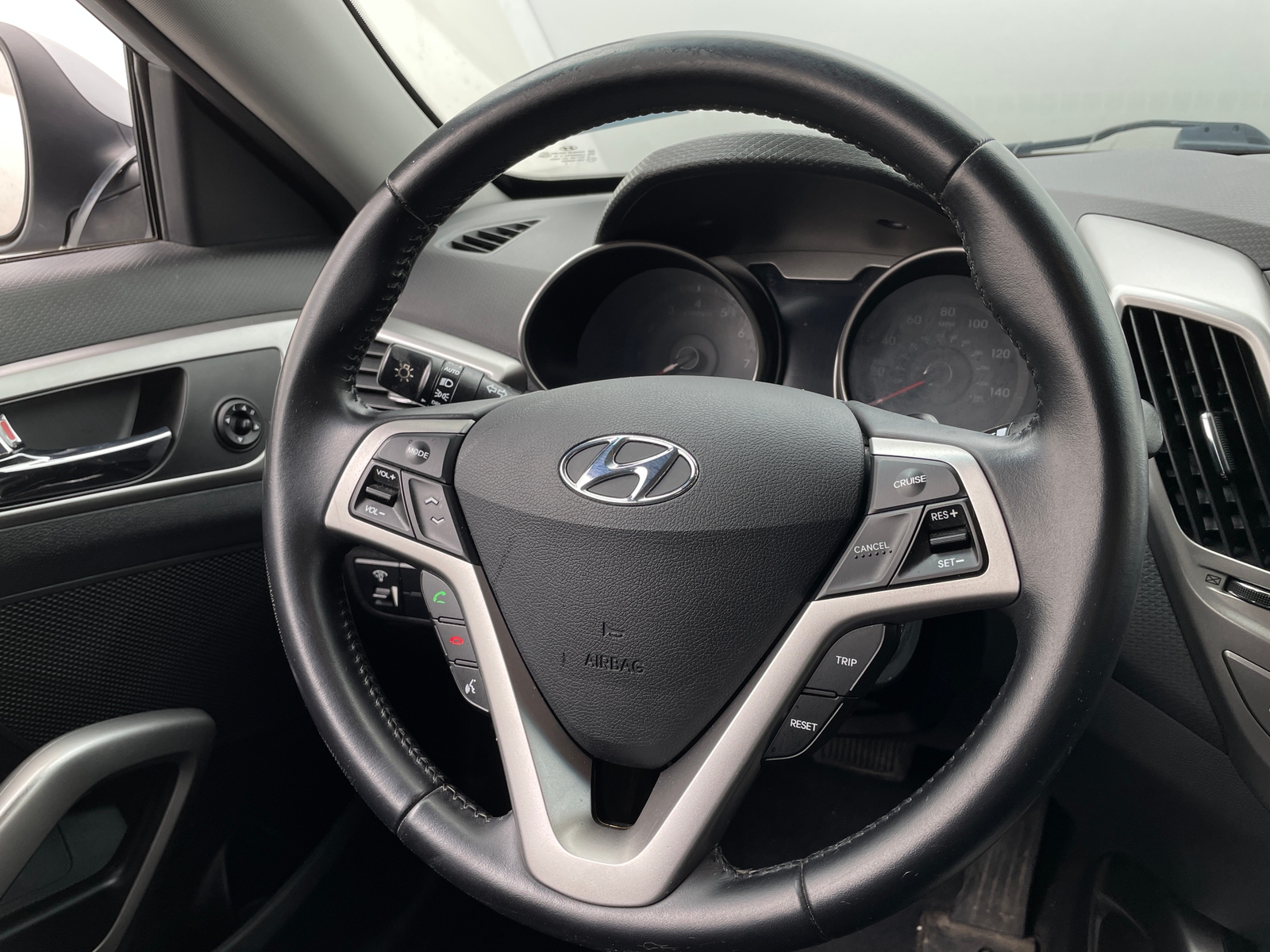 Thumbnail: 2017 Hyundai Veloster - 4