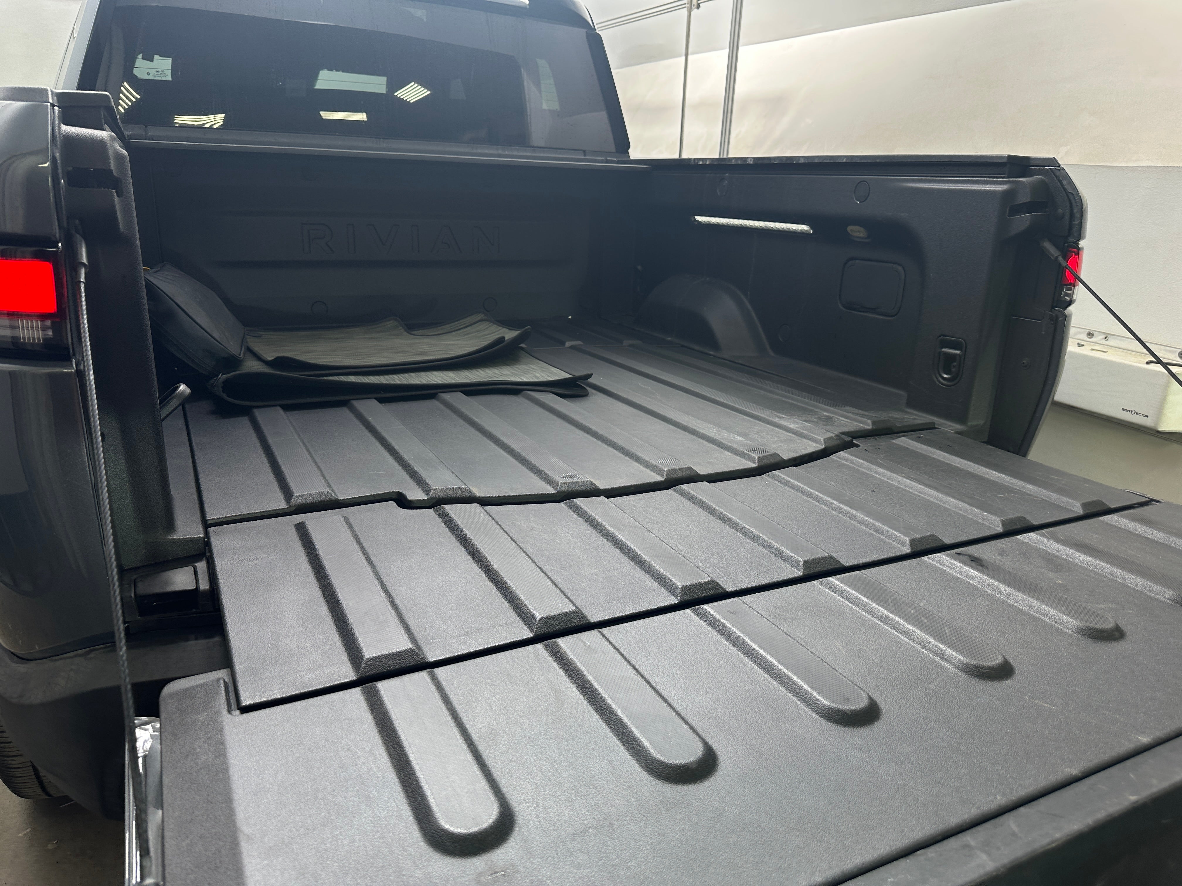 2023 Rivian R1T Adventure 6