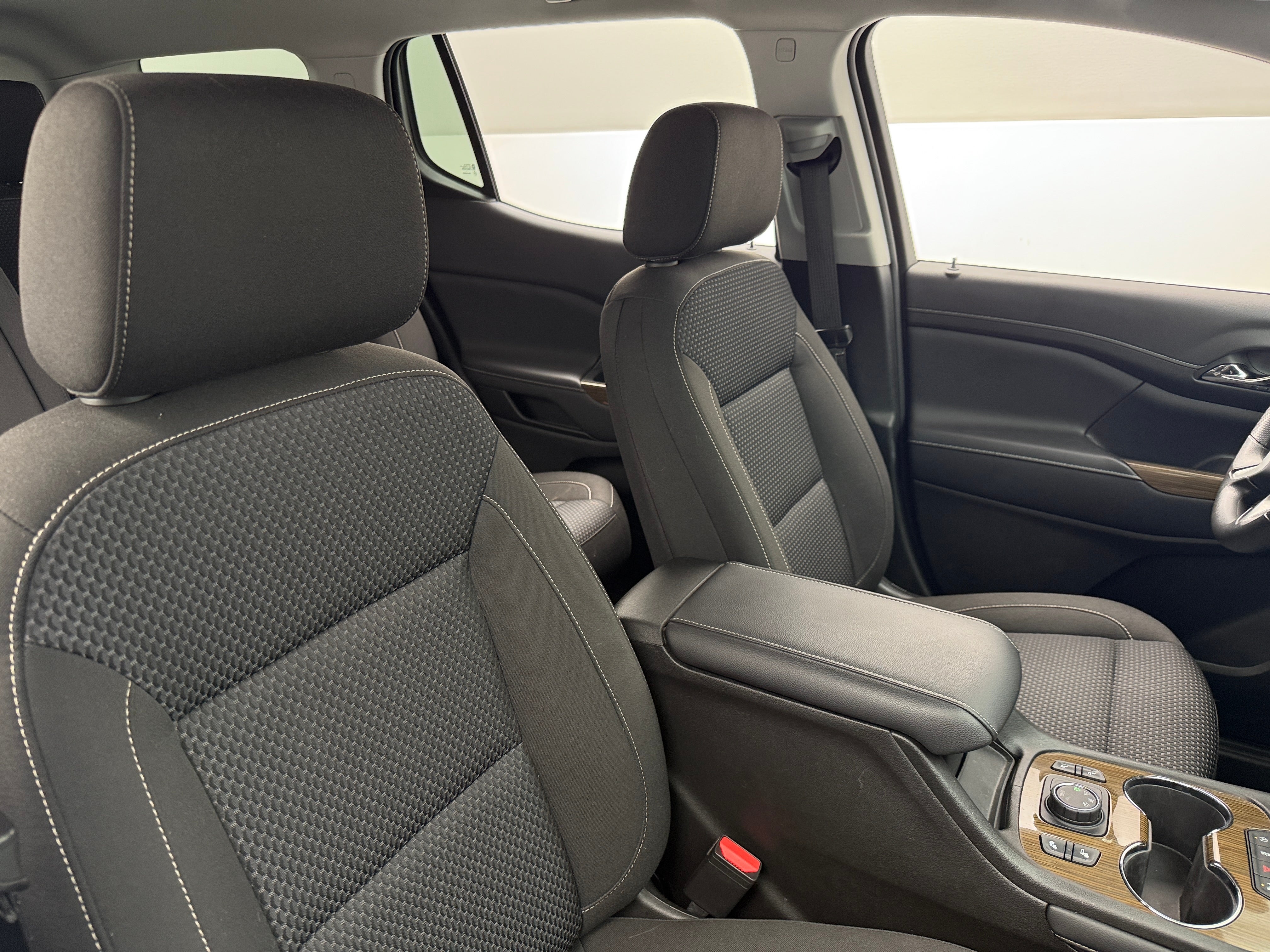 2023 GMC Acadia SLE 2