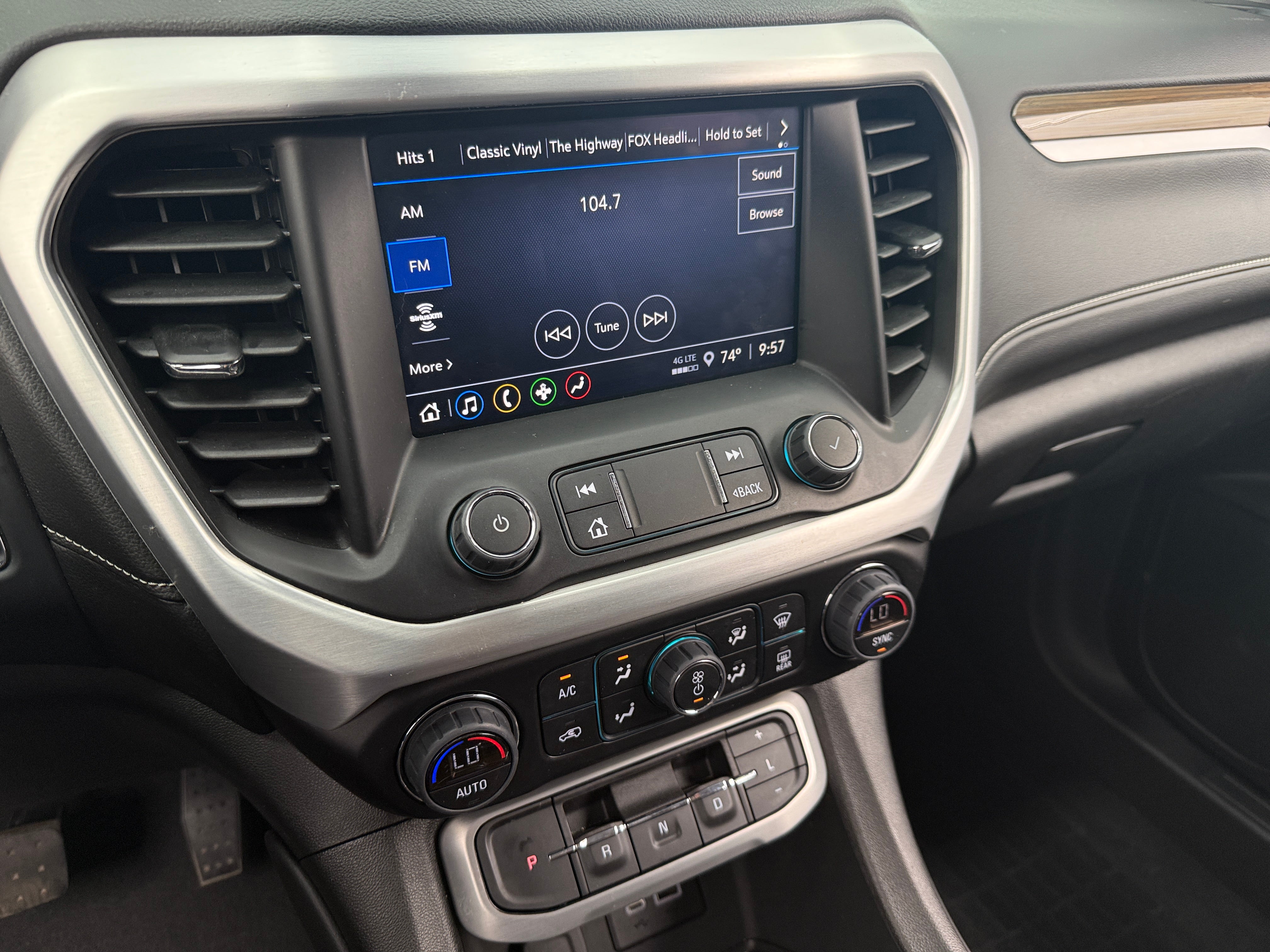 2023 GMC Acadia SLE 4