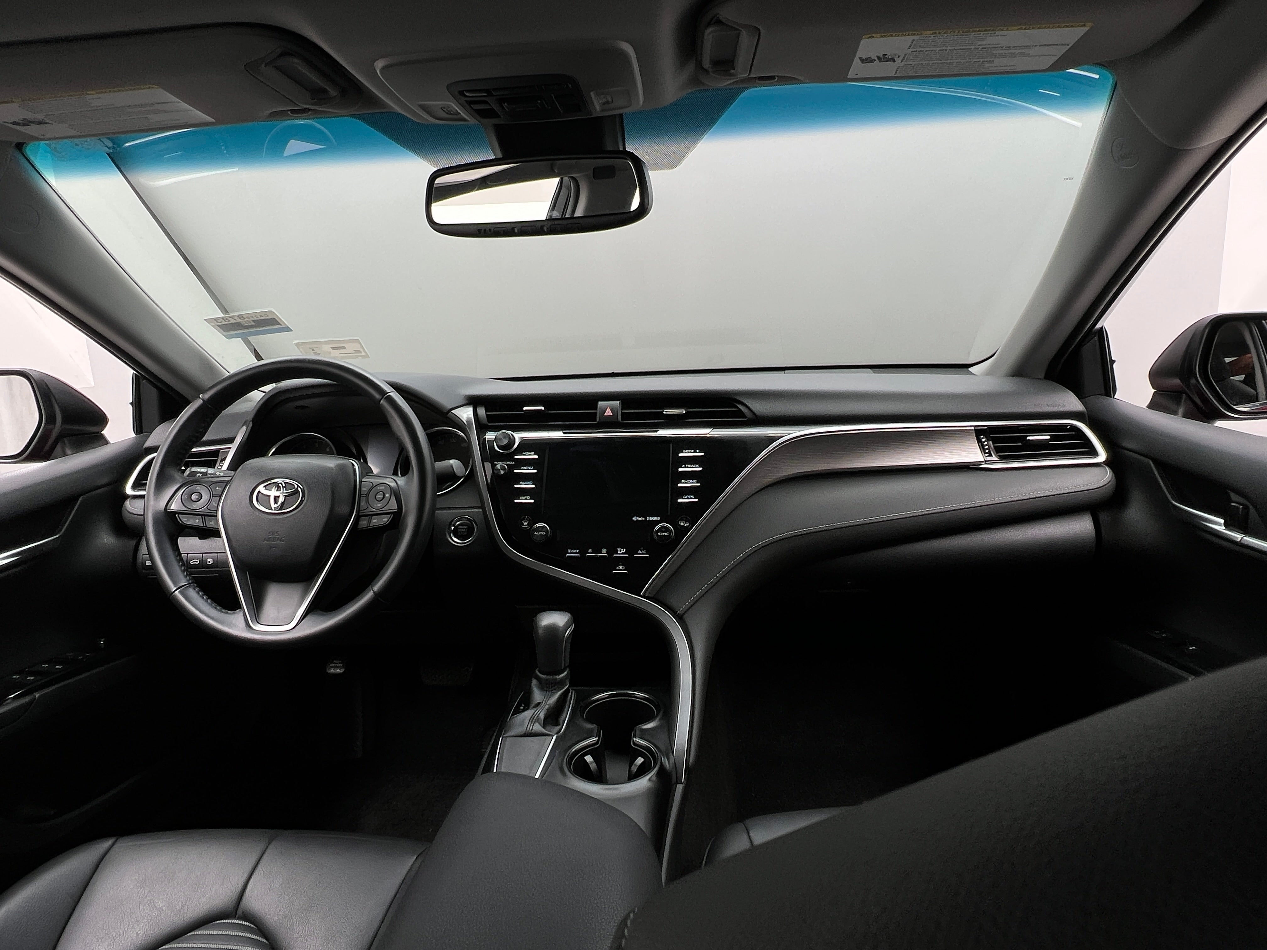 2018 Toyota Camry SE 3